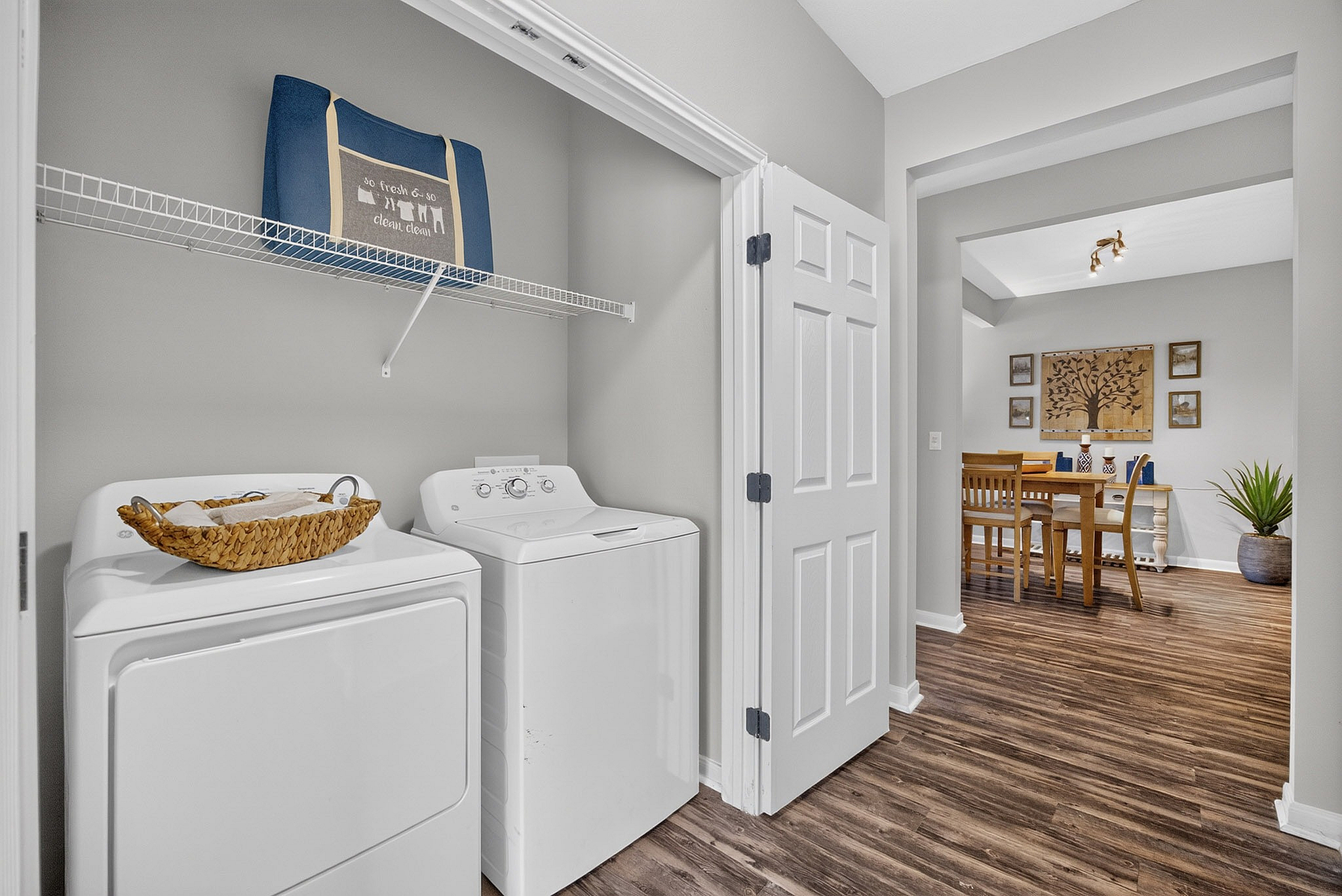 Advenir at Grand Parkway West - Laundry Room