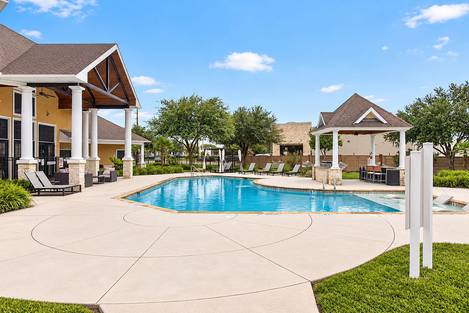 Advenir at Grand Parkway West - Outdoor Pool
