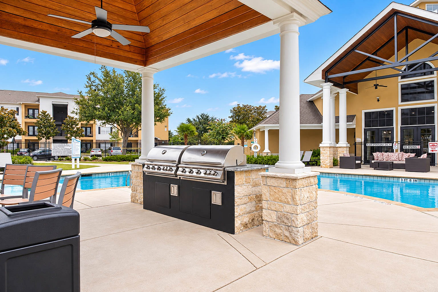 Advenir at Grand Parkway West - Outdoor Grill Area