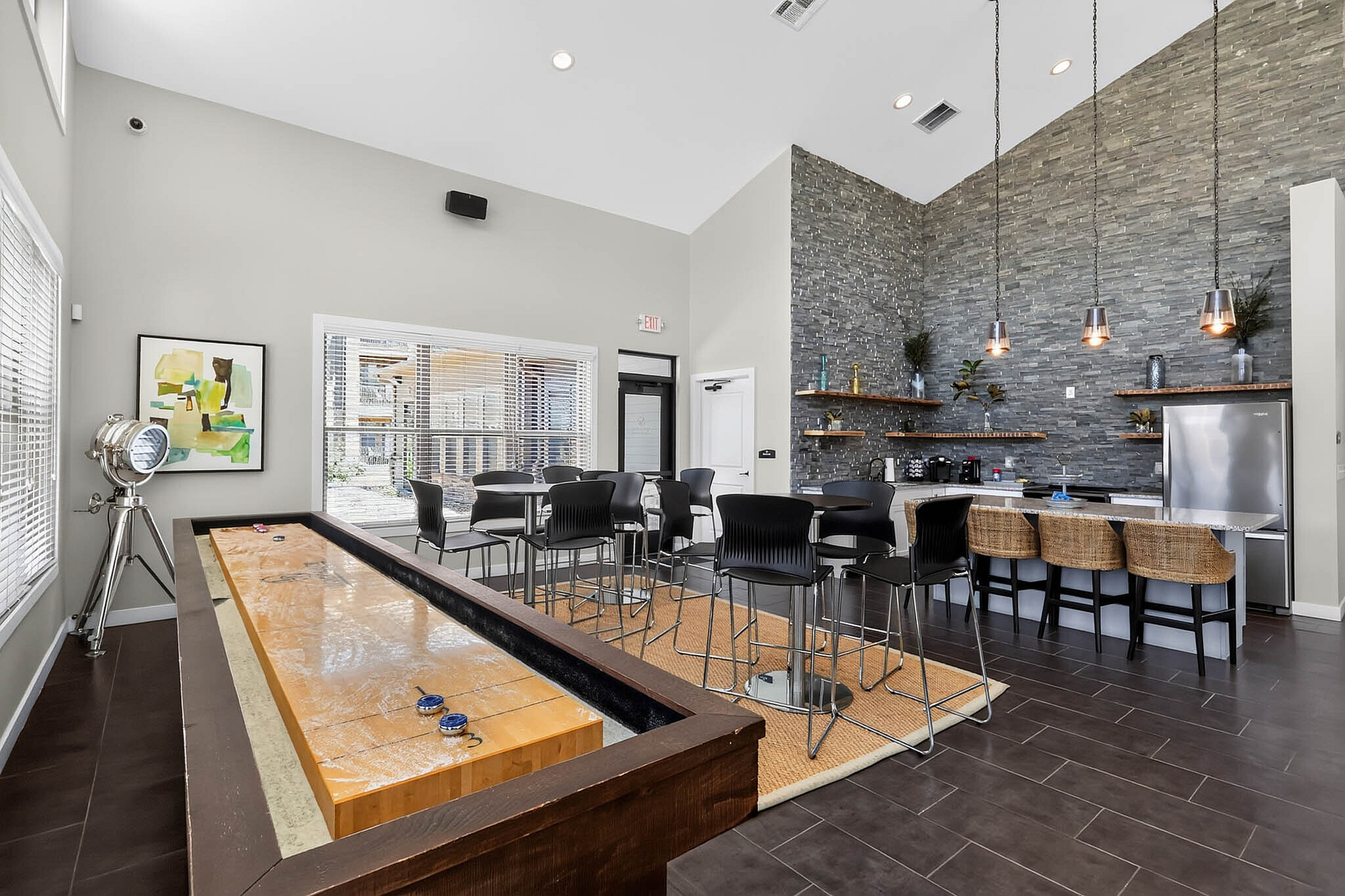Advenir at Legado Ranch - Lounge Area with Bar