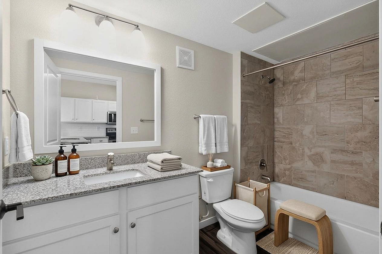Advenir at Legado Ranch - Modern Bathroom
