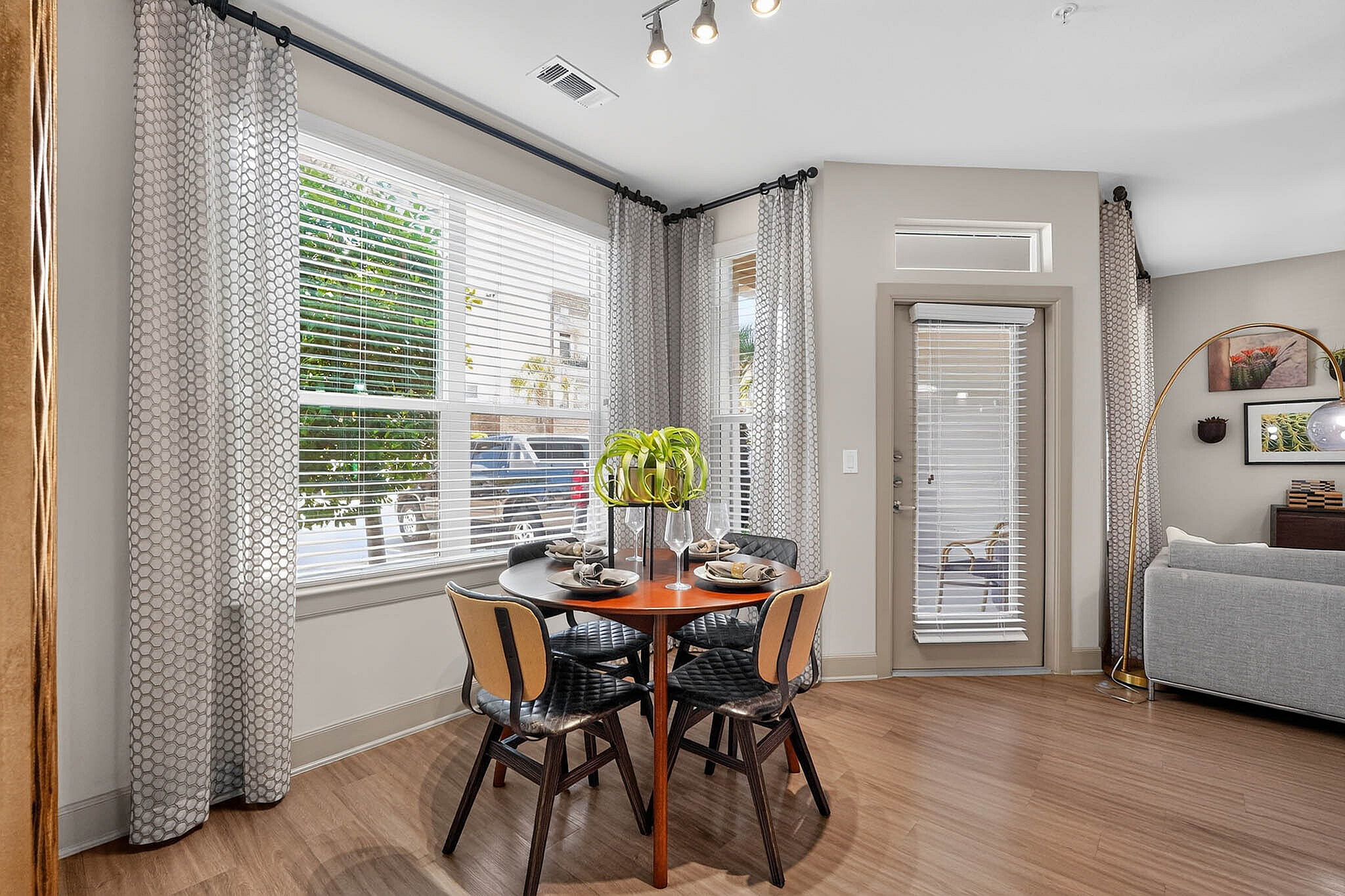 Advenir at Boulder Creek - Cozy Dining Area