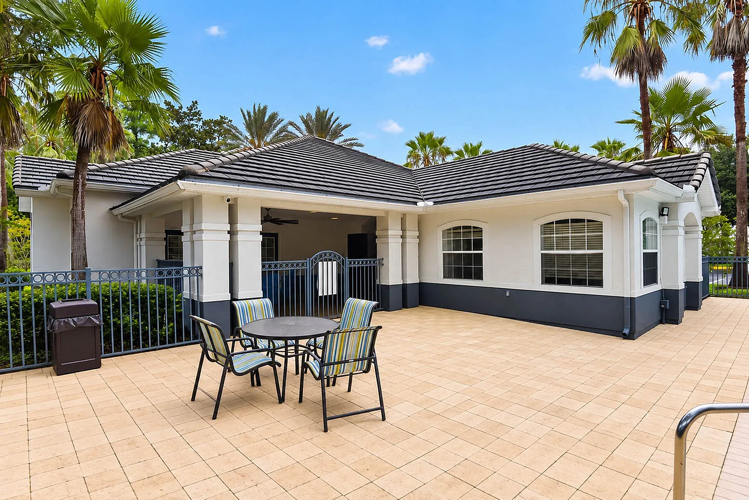 Lymestone Ranch - Spacious Patio