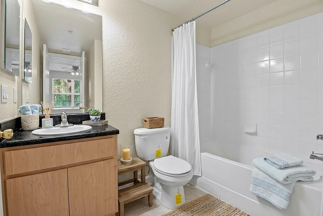 Lymestone Ranch - Bathroom Interior