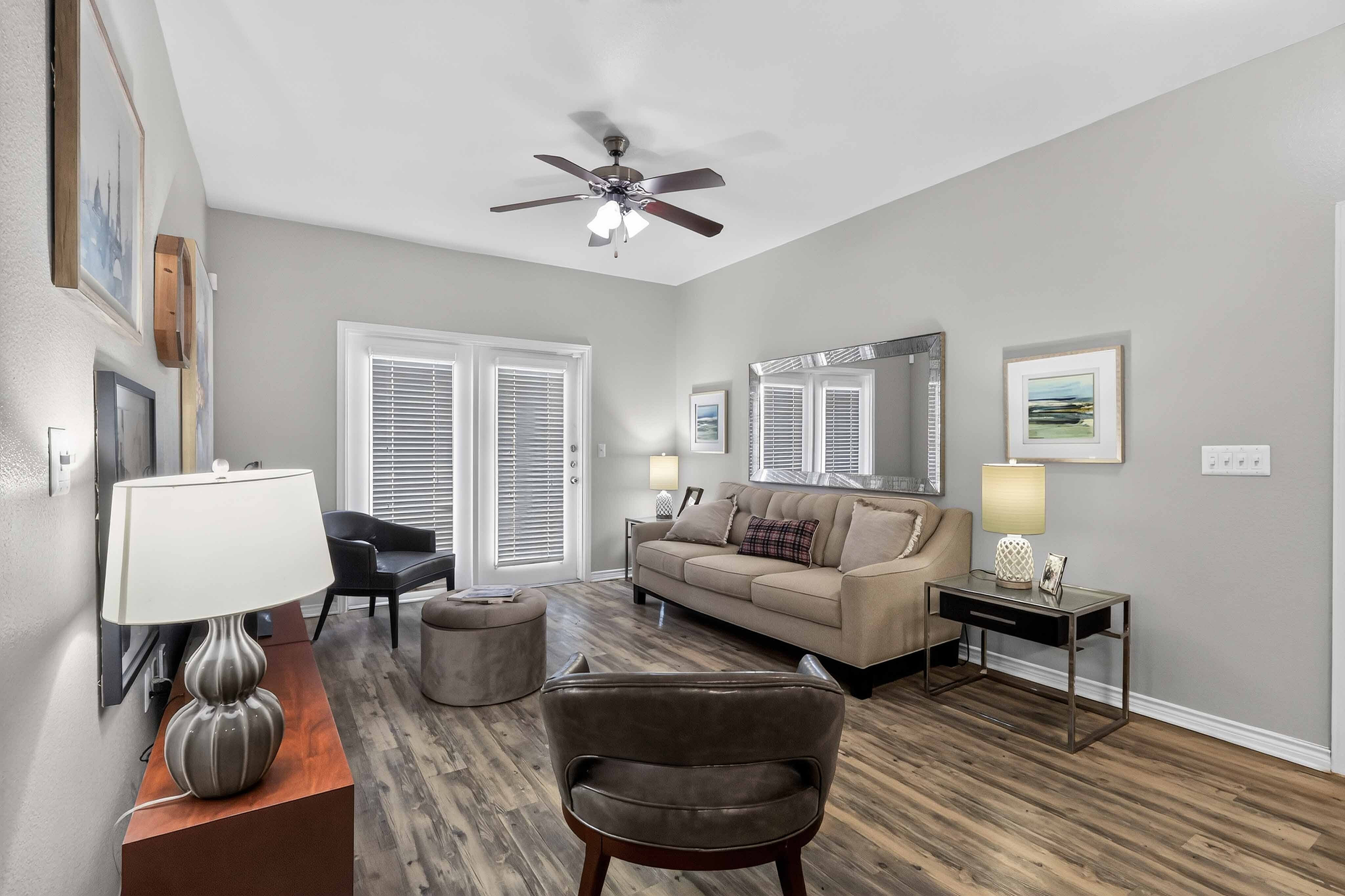 Advenir at Mayfield - Stylish Living Room