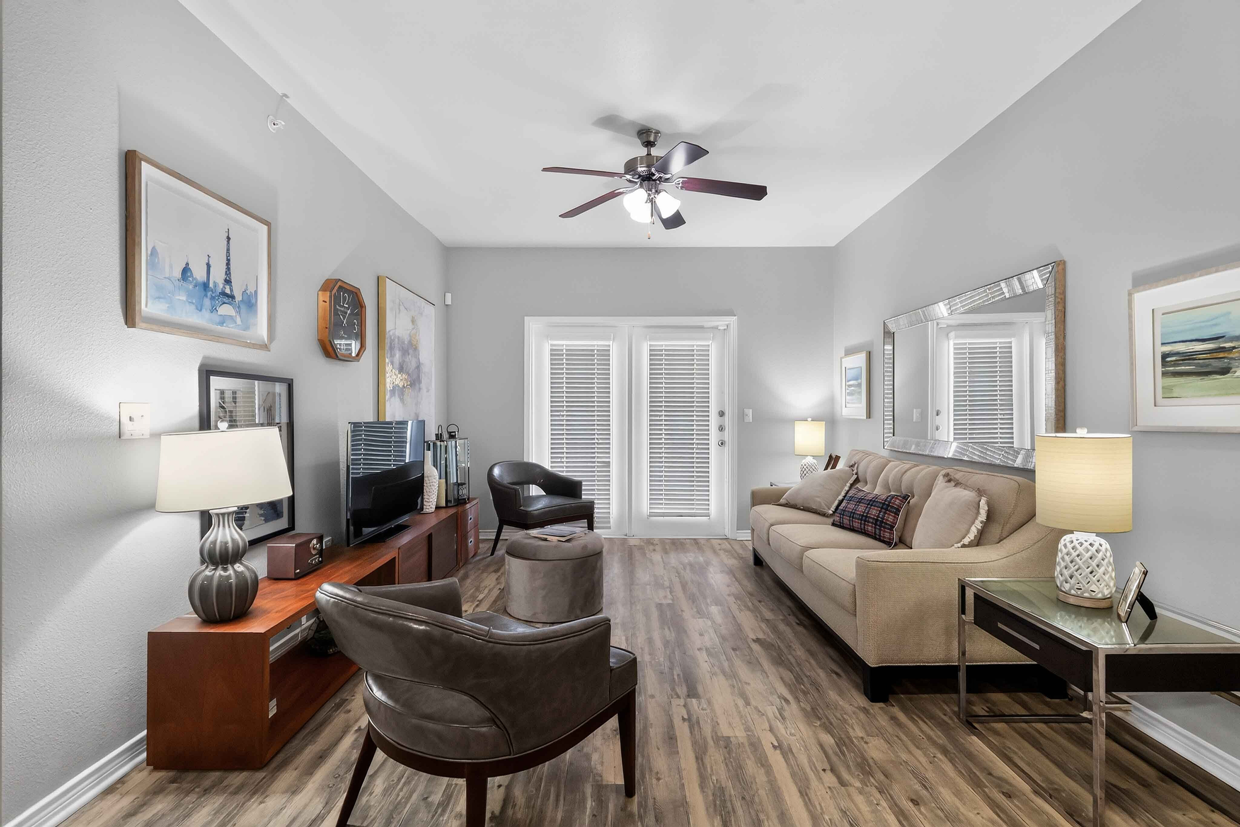 Advenir at Mayfield - Stylish Living Room