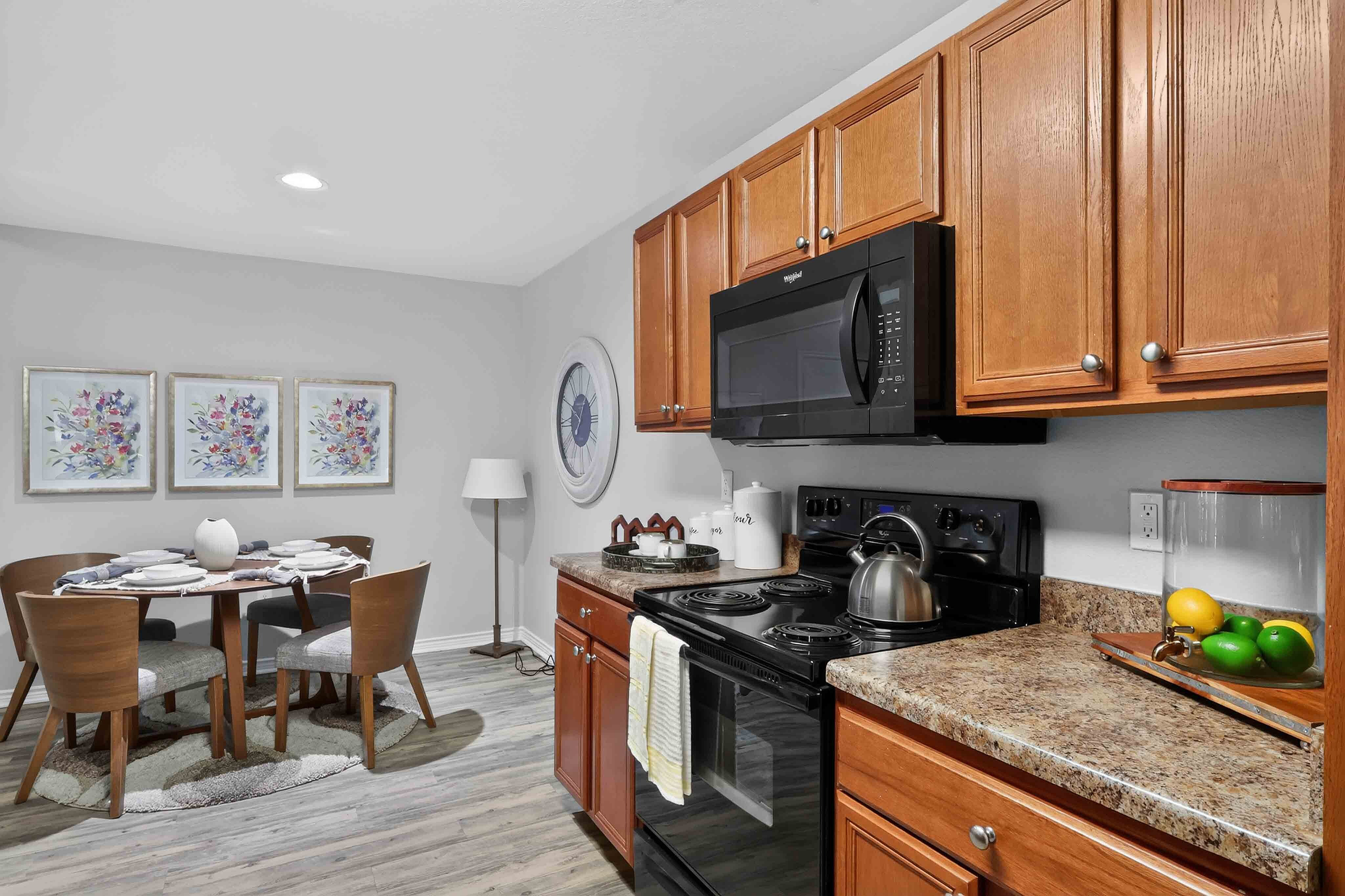 Advenir at Mayfield - Modern Kitchen Dining