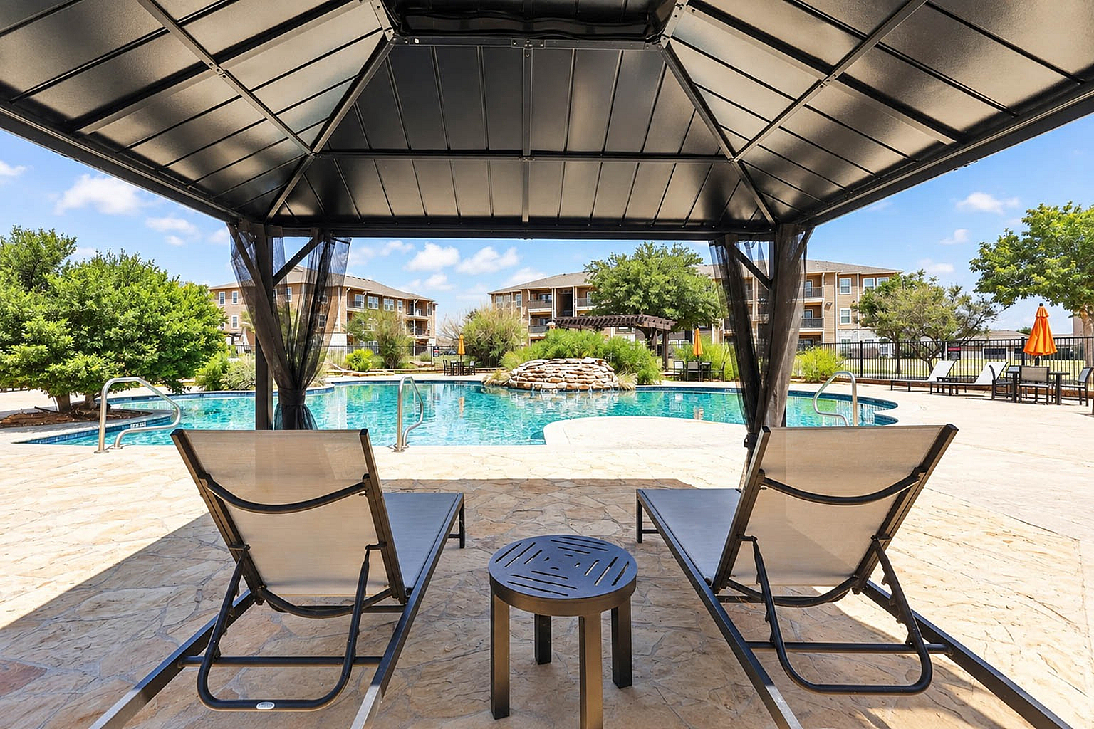Advenir at Mayfield - Poolside Lounge Area