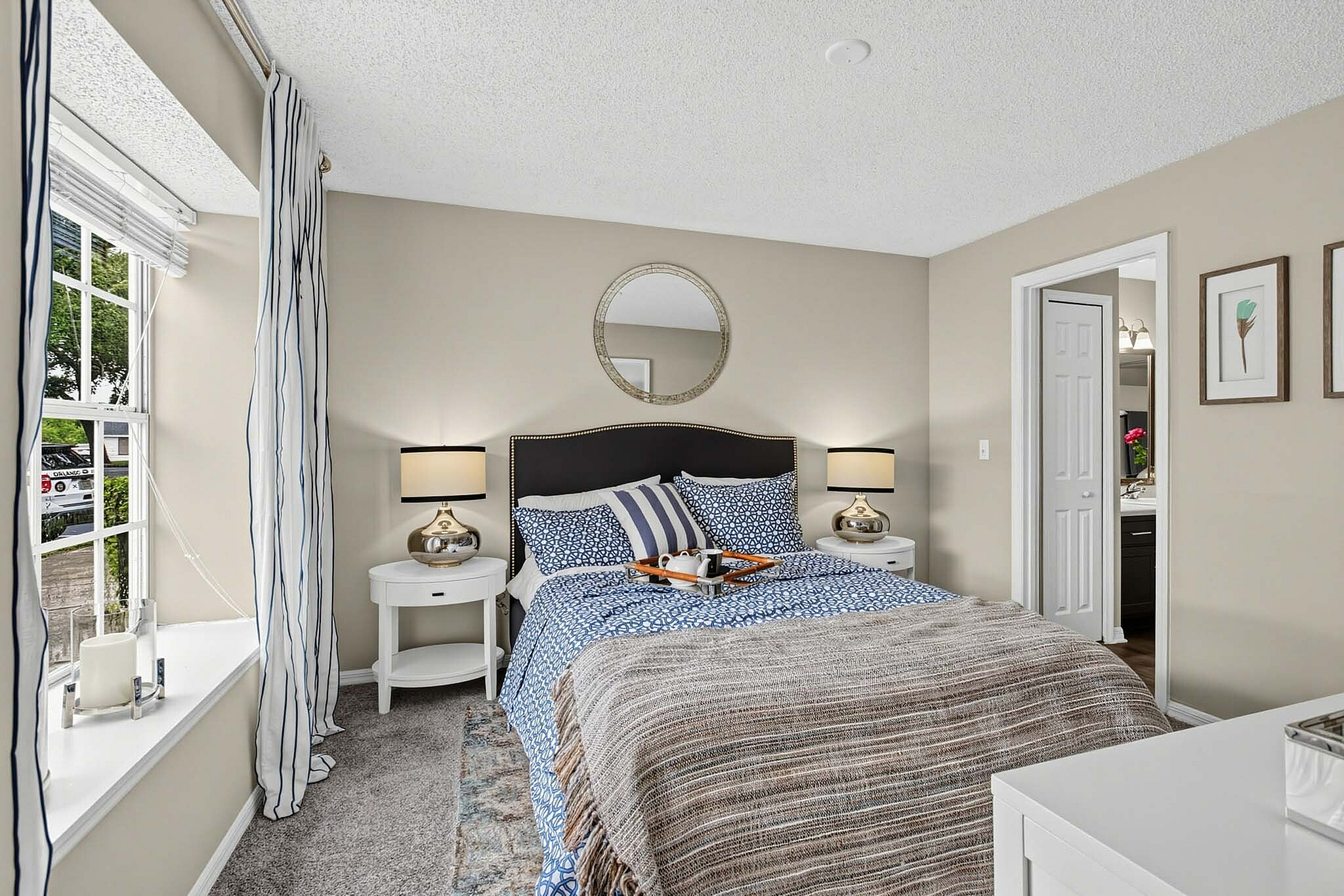 Advenir at The Oaks - Cozy Bedroom
