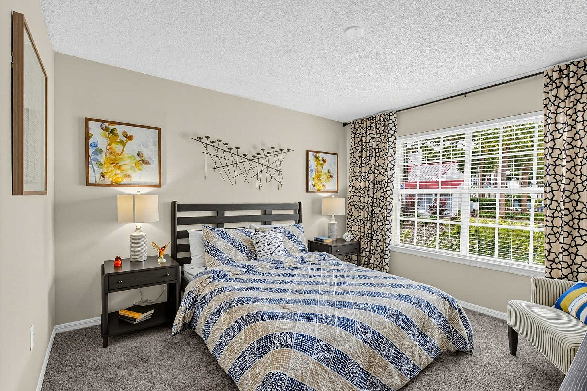 Advenir at The Oaks - Cozy Bedroom