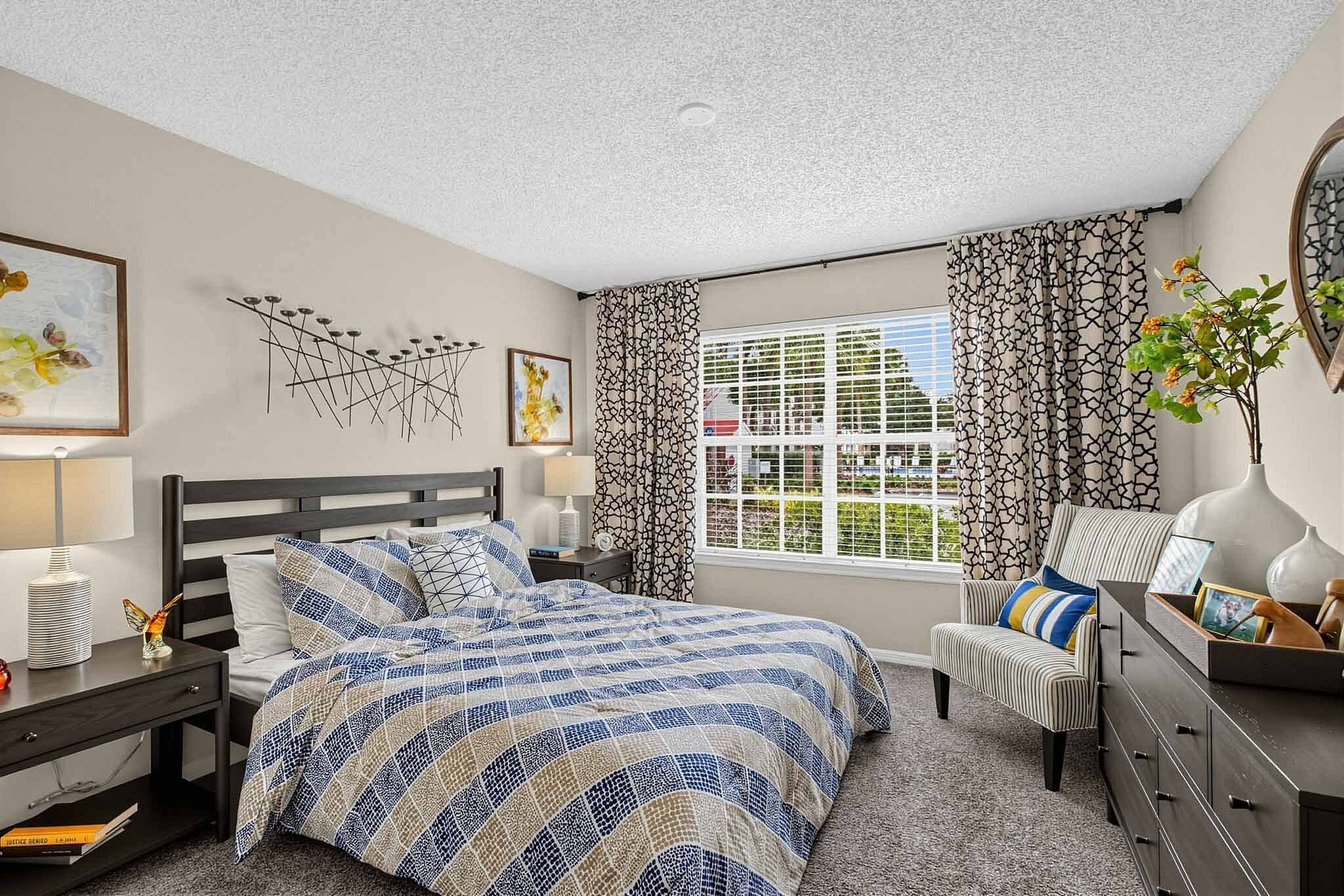 Advenir at The Oaks - Cozy Bedroom