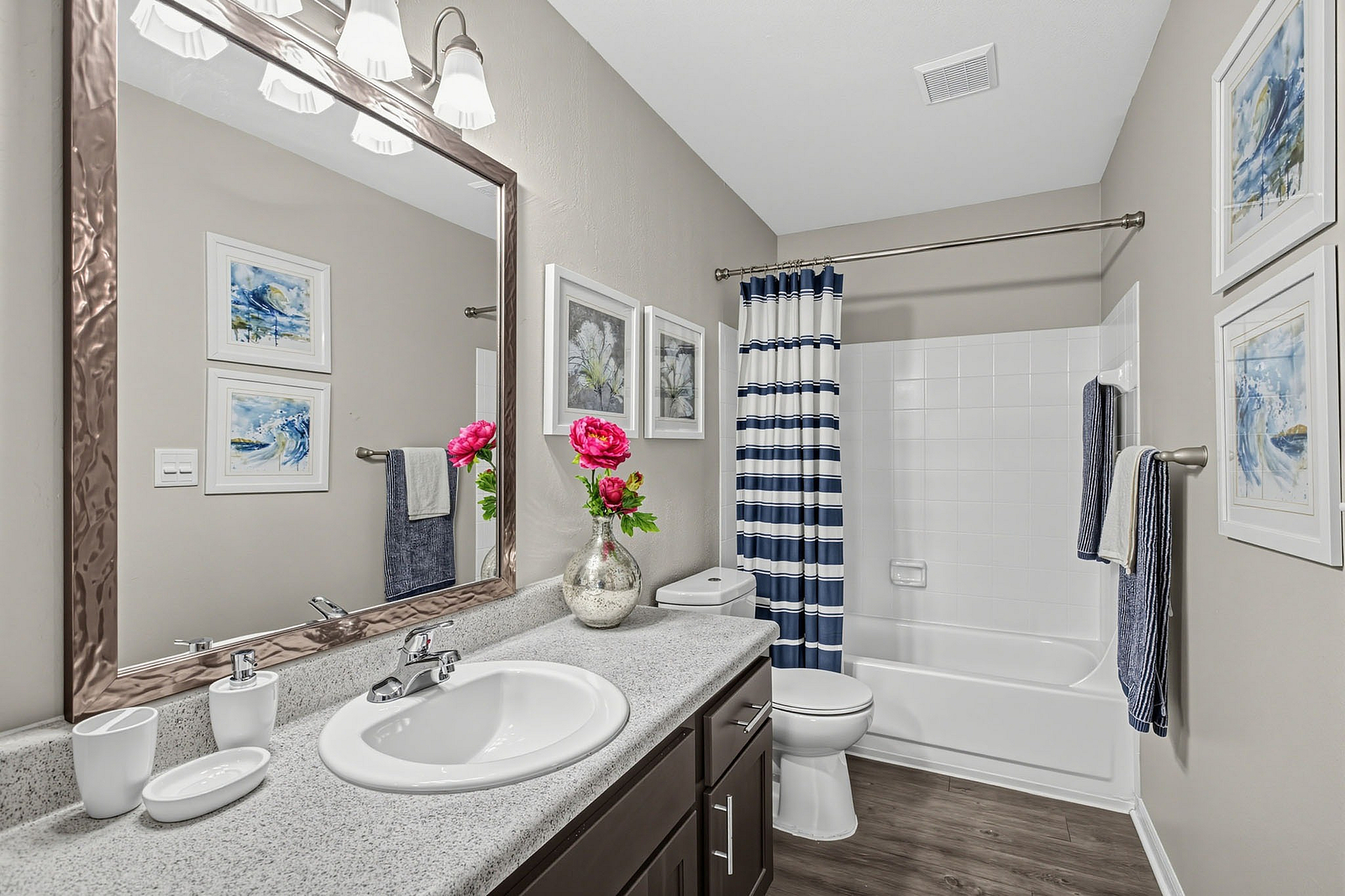 Advenir at The Oaks - Modern Bathroom