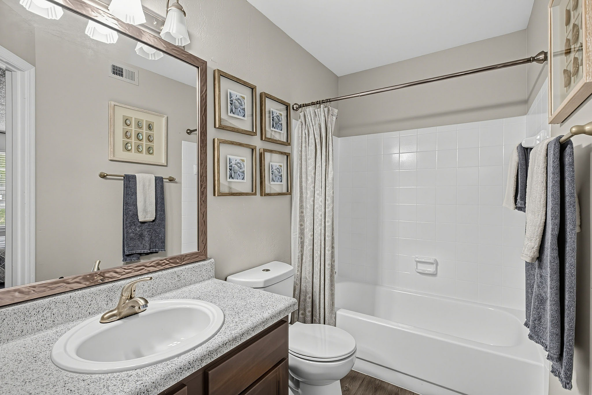 Advenir at The Oaks - Bathroom