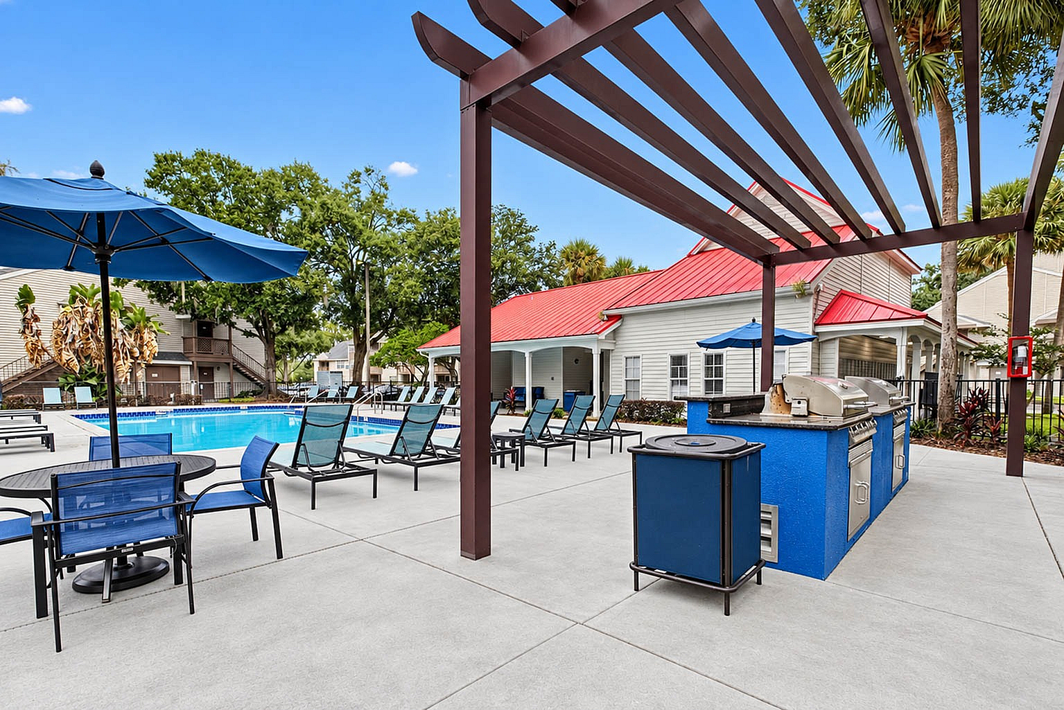 Advenir at The Oaks - Outdoor Pool