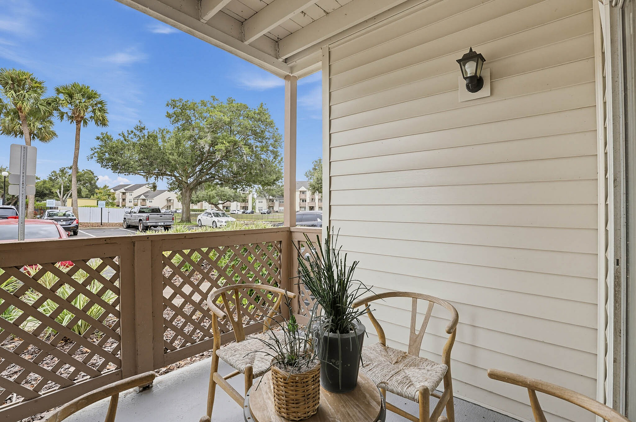 Advenir at The Oaks - Cozy Balcony