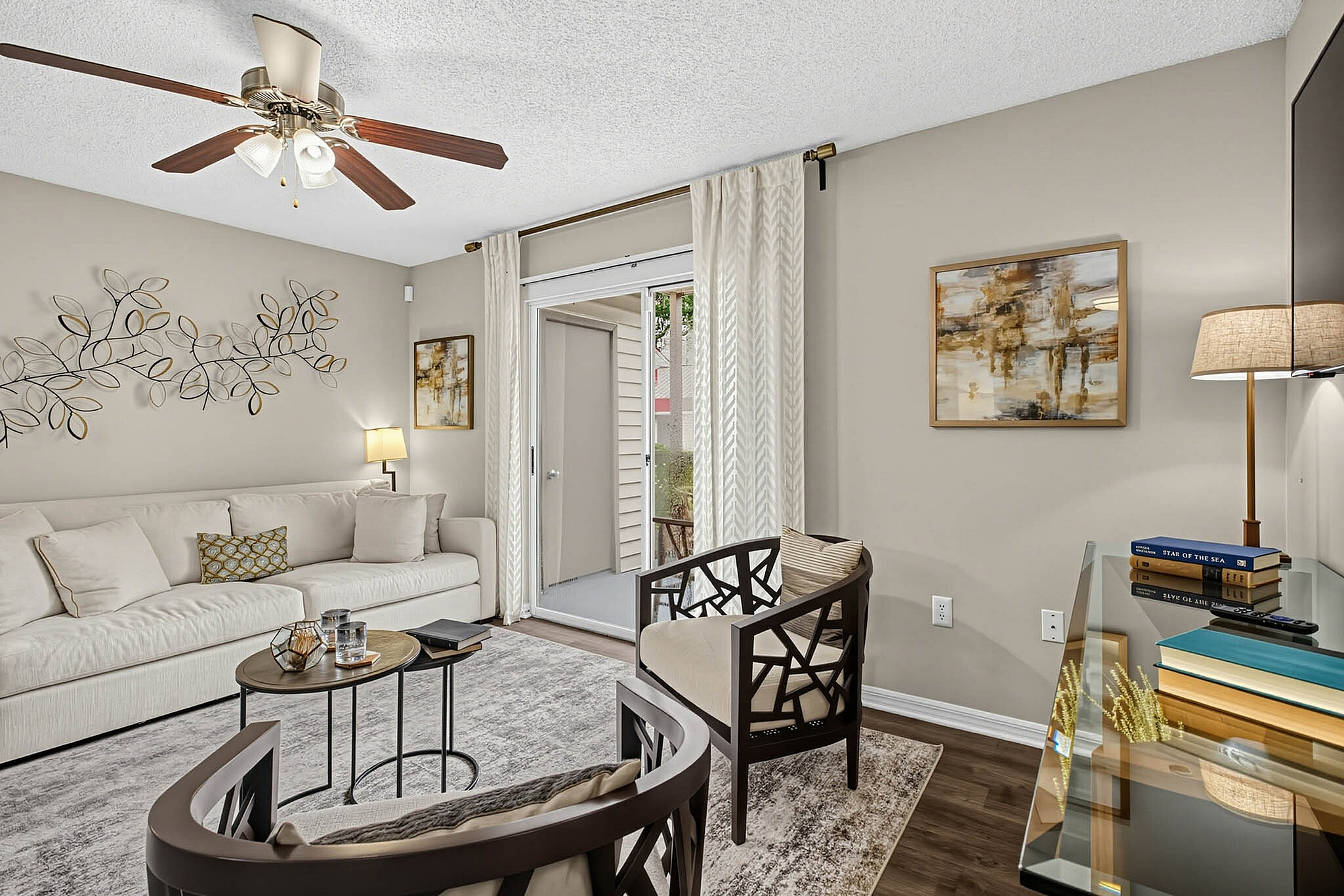 Advenir at The Oaks - Cozy Living Room