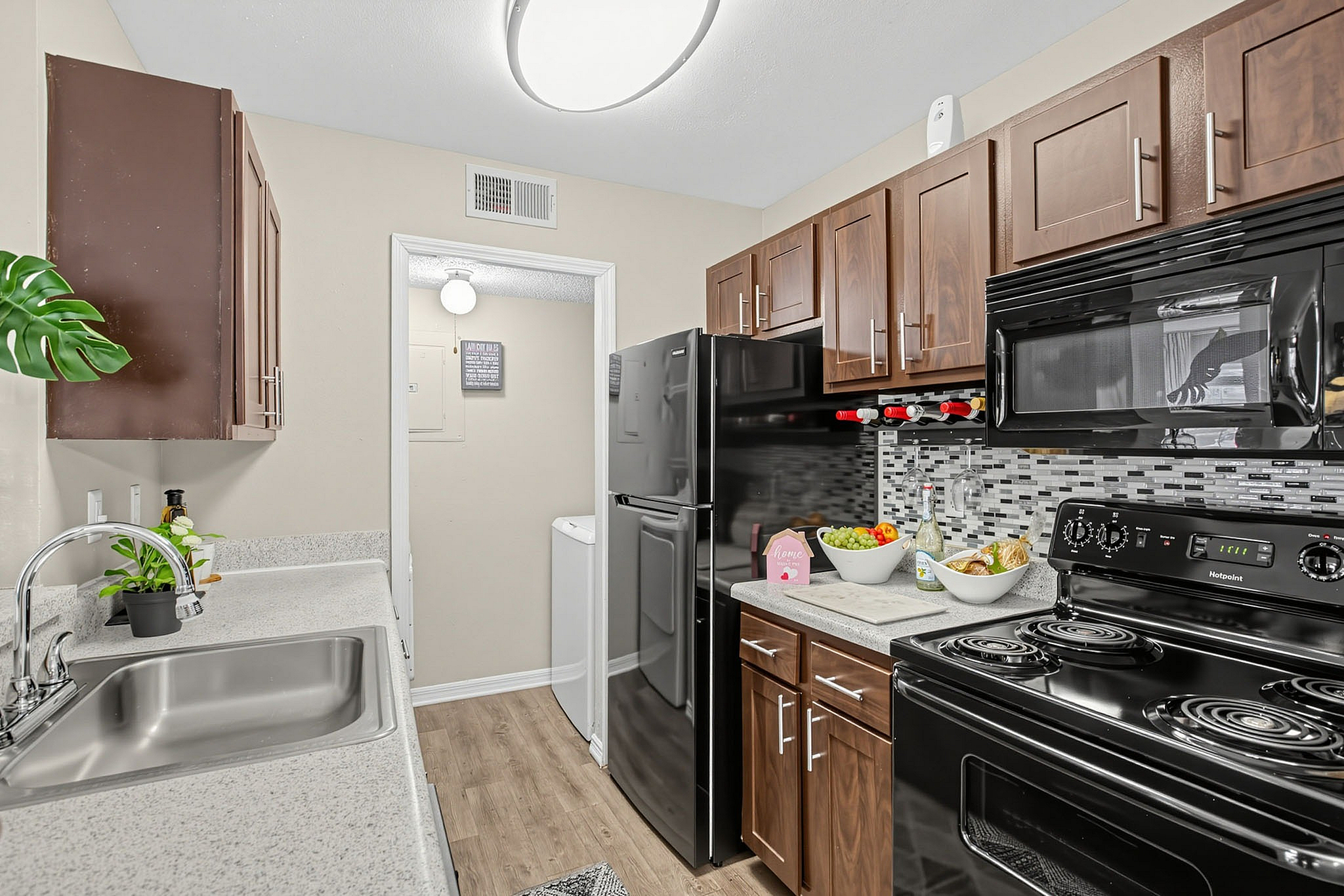 Advenir at The Oaks - Modern Kitchen