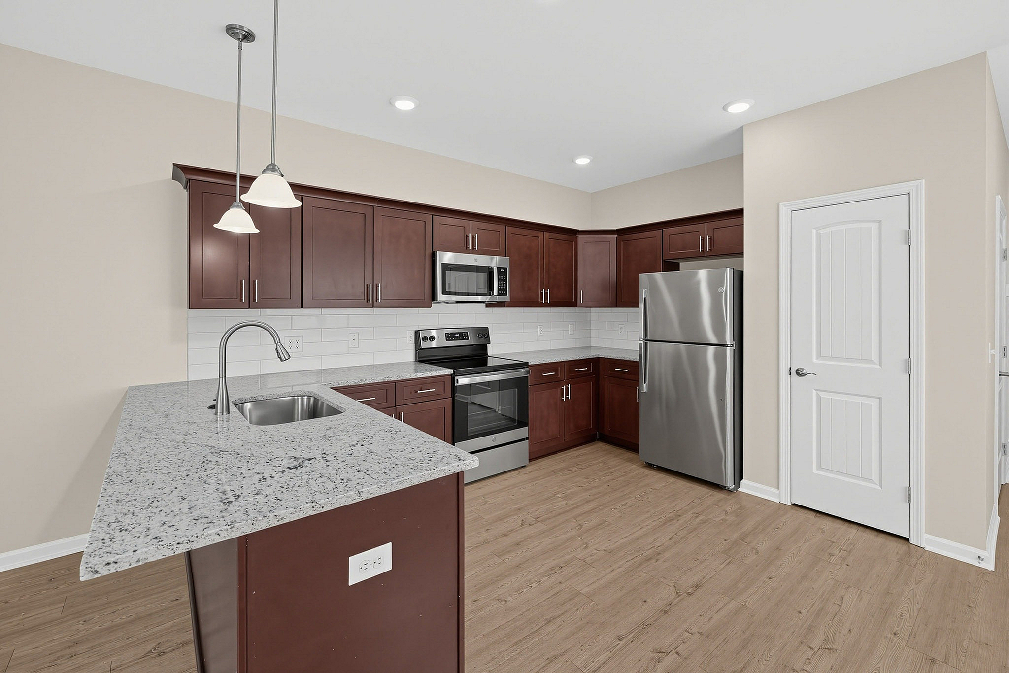 LEO at the Sanctuary- Single Family Rental Homes - Modern Kitchen