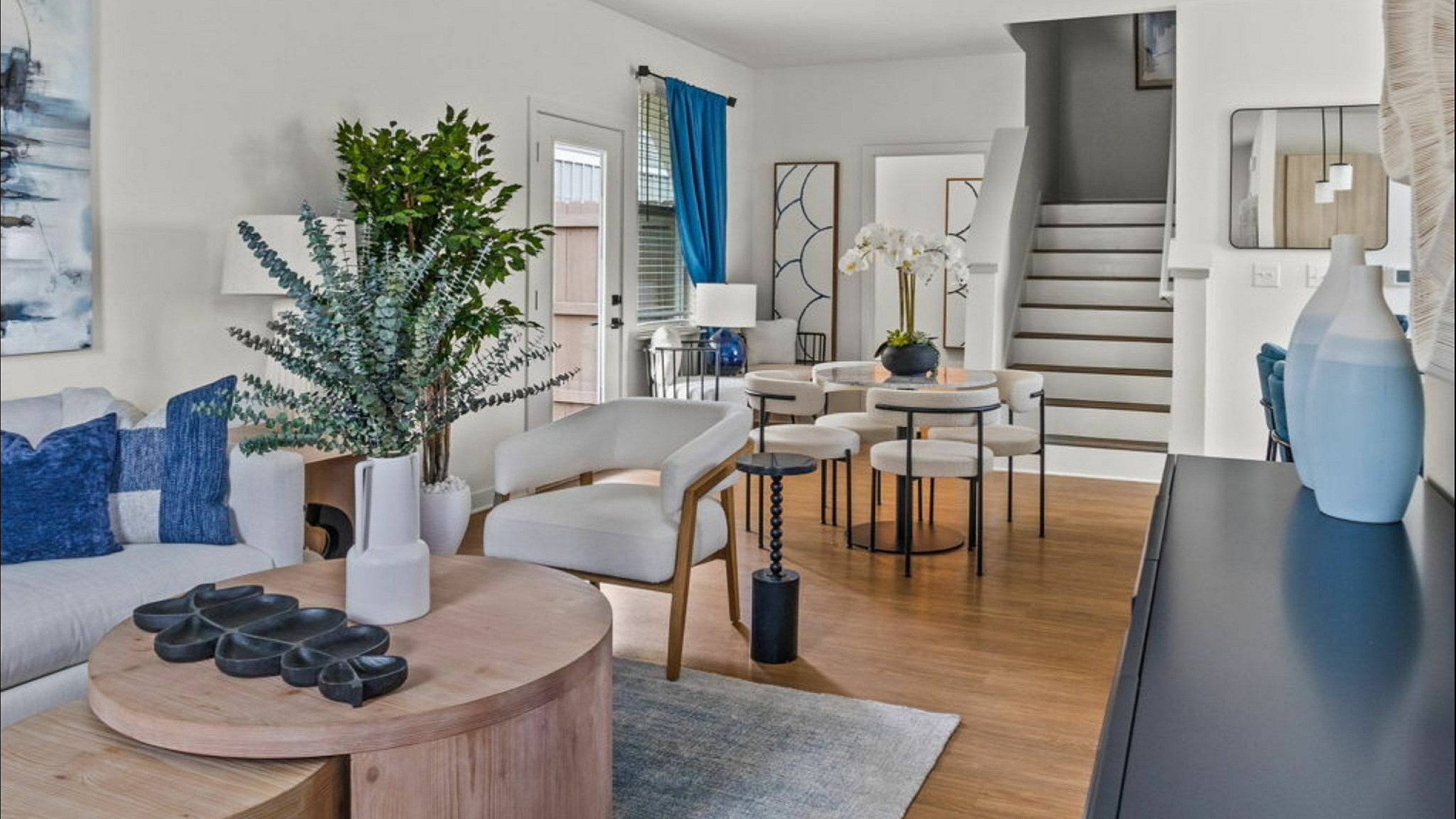 Chic open-concept living space with elegant furniture, stylish d&eacute;cor, and abundant natural light, perfect for modern living.
