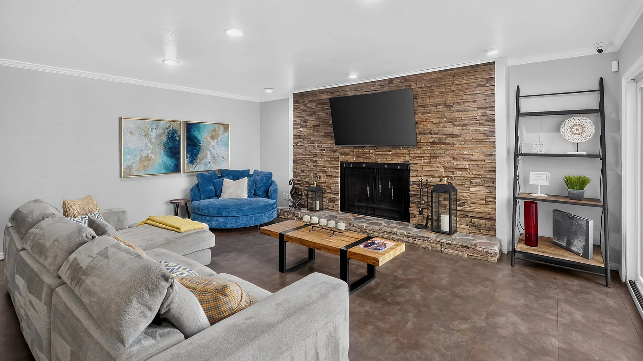 Advenir at The Meadows - Cozy Living Room