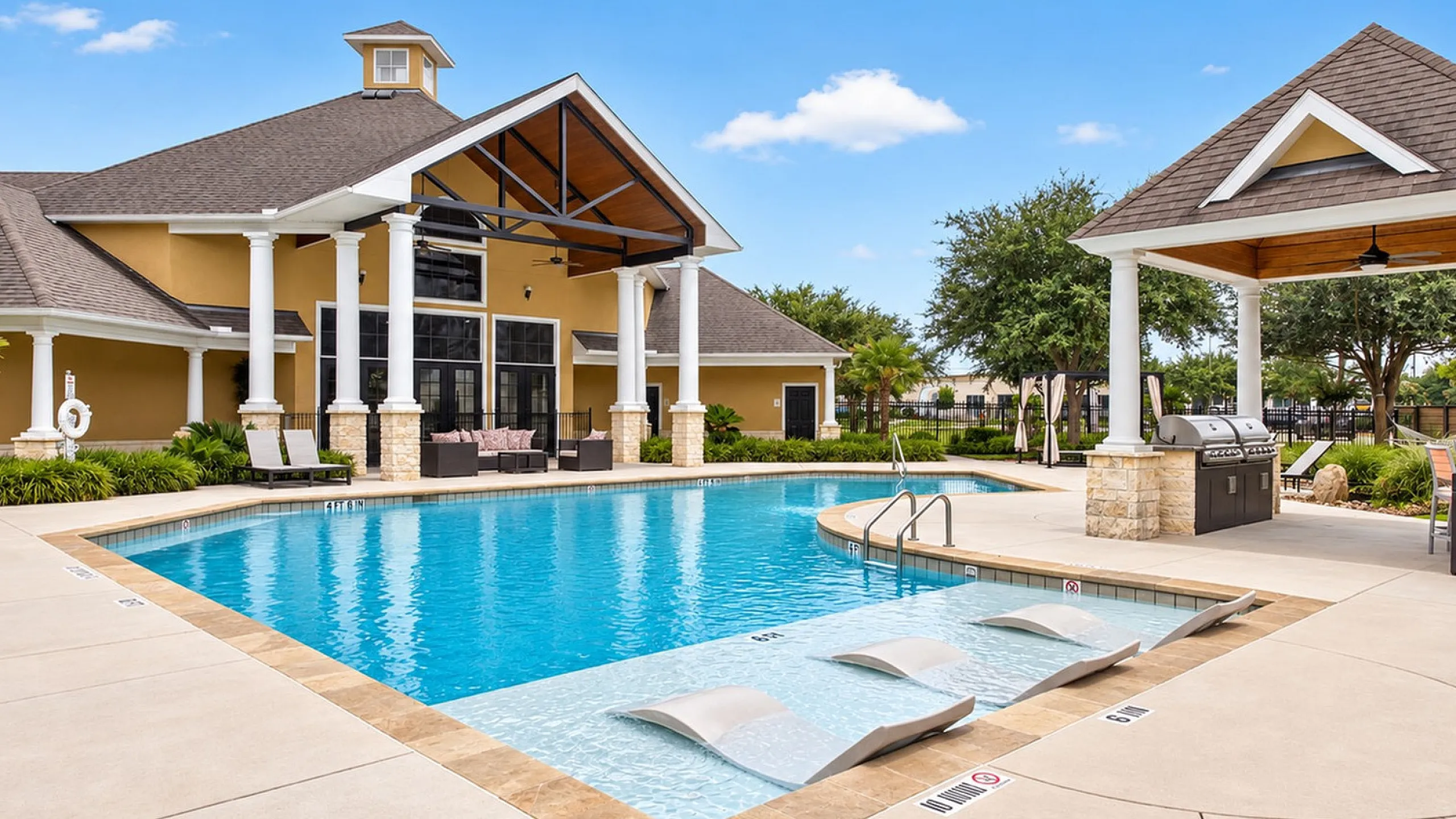 Advenir at Grand Parkway West - Outdoor Pool Area