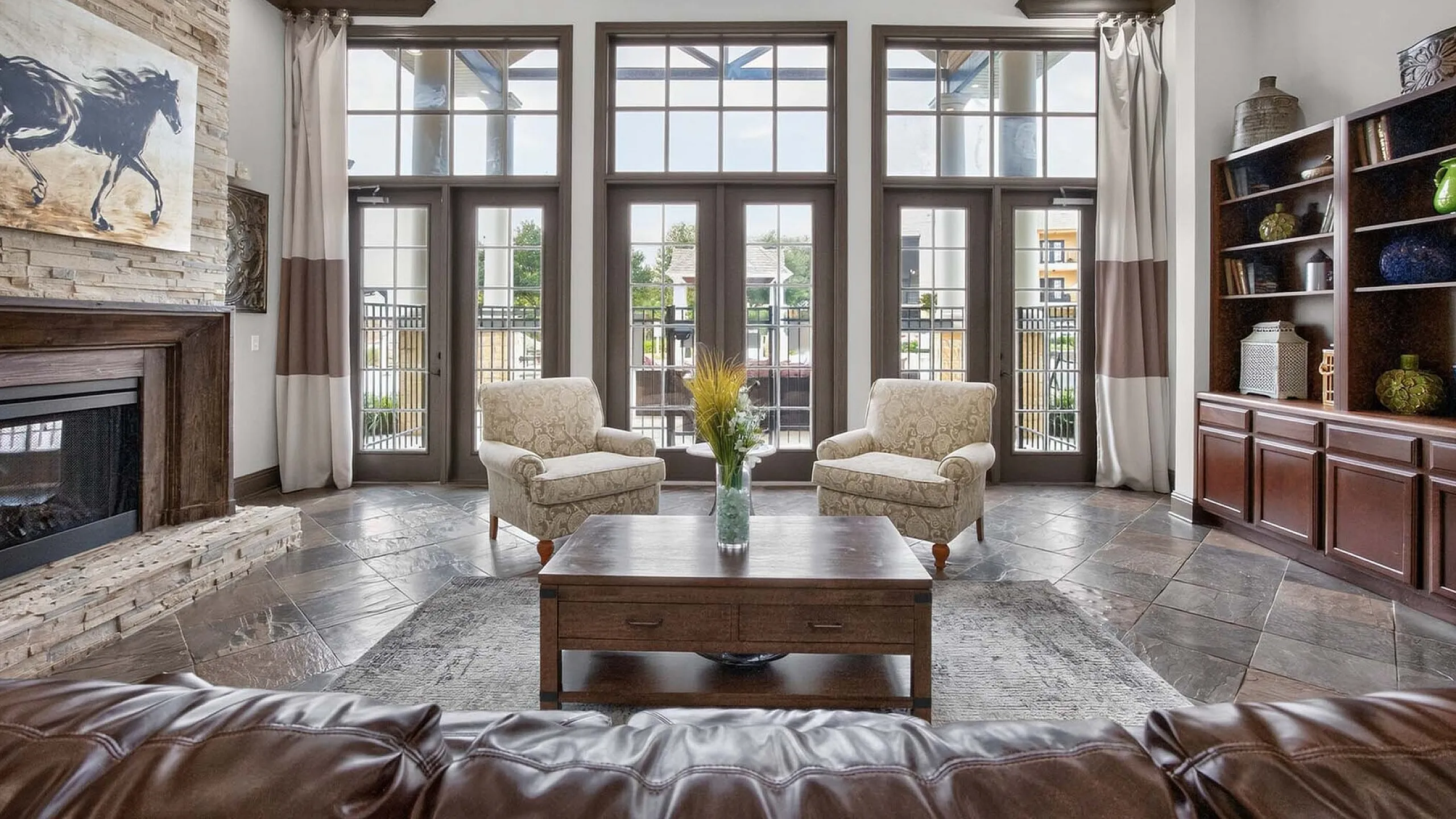 Advenir at Grand Parkway West - Elegant Lounge