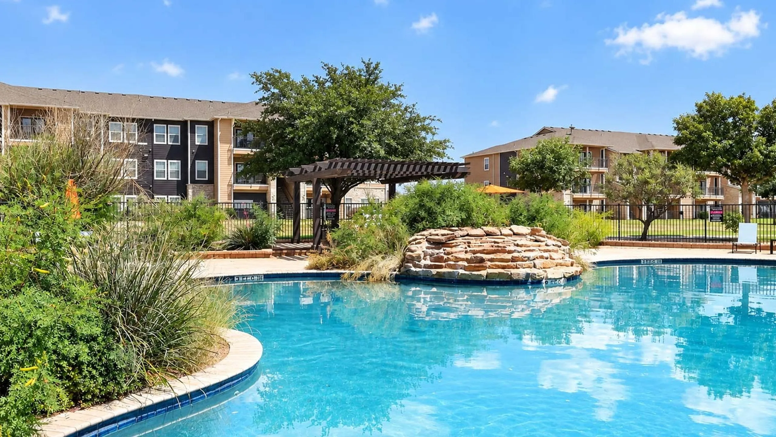 Advenir at Mayfield - Outdoor Pool