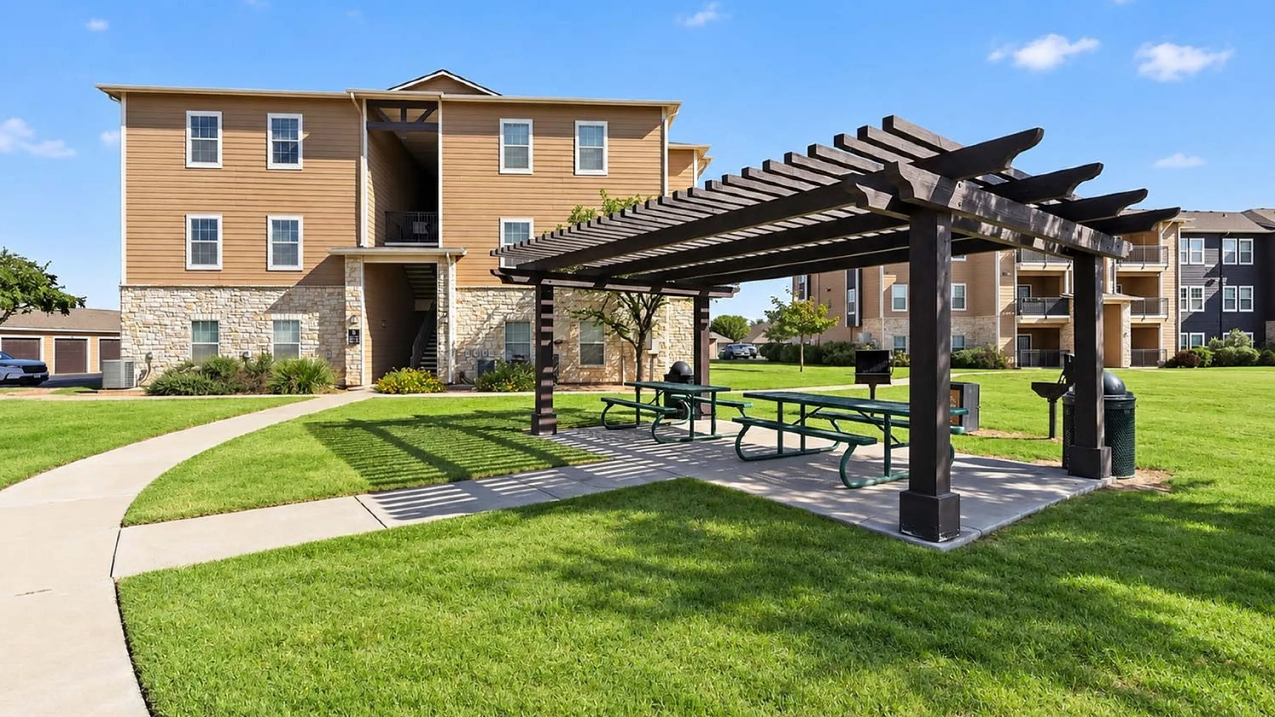 Advenir at Mayfield - Outdoor Pergola