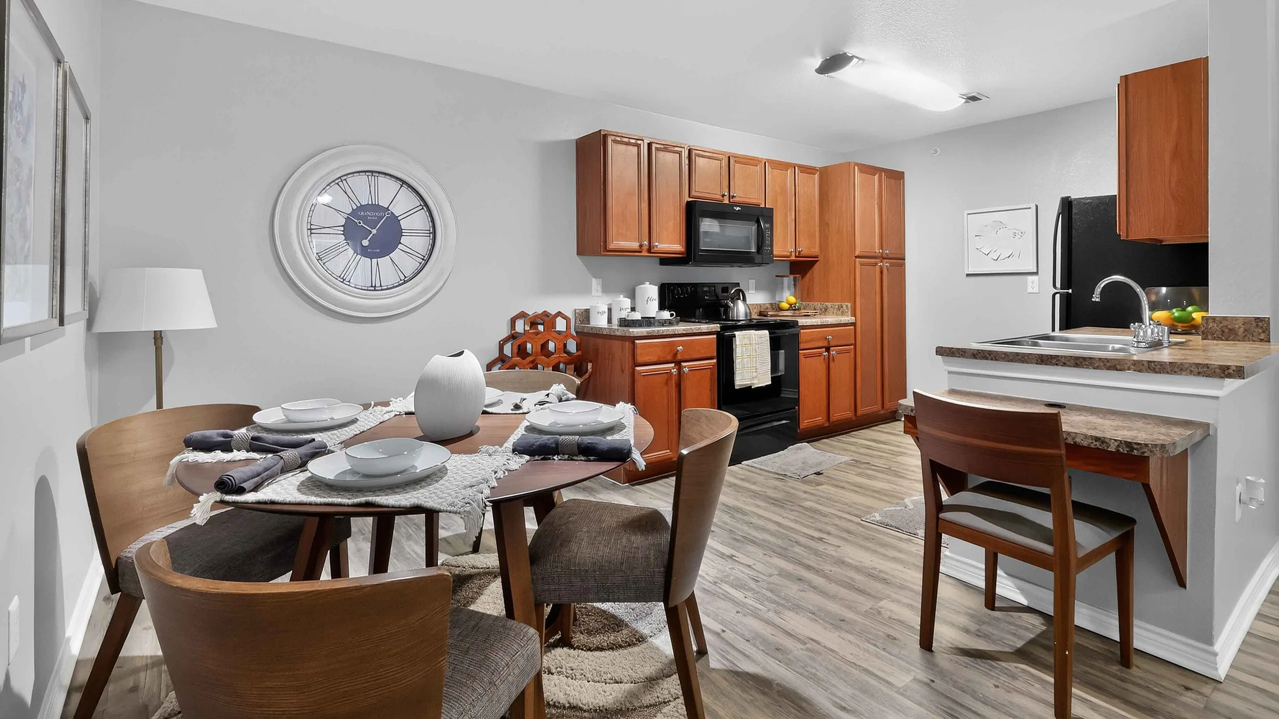 Advenir at Mayfield - Cozy Dining Area