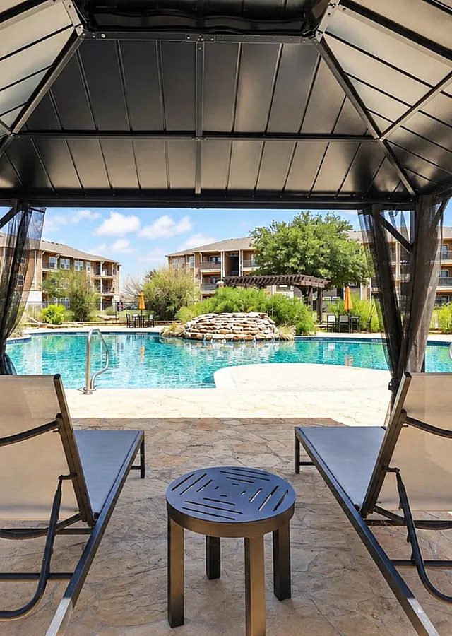 Advenir at Mayfield - Poolside Lounge
