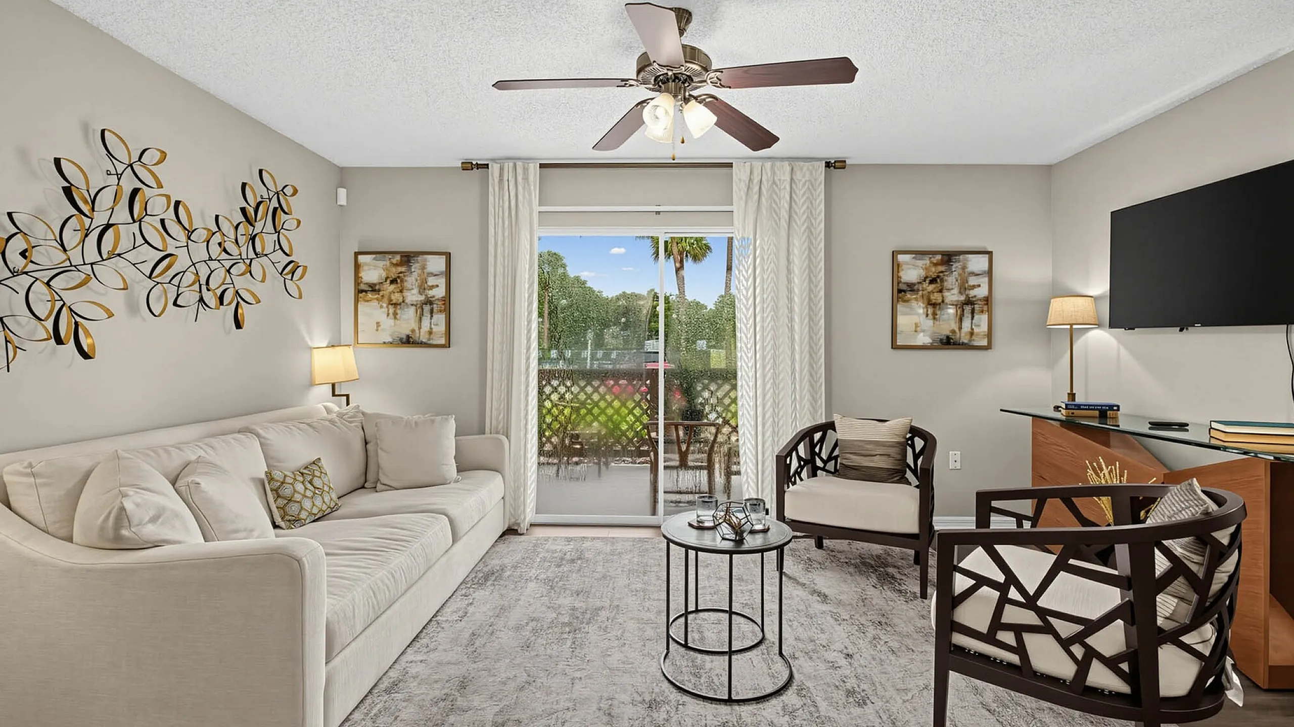 Advenir at The Oaks - Cozy Living Room