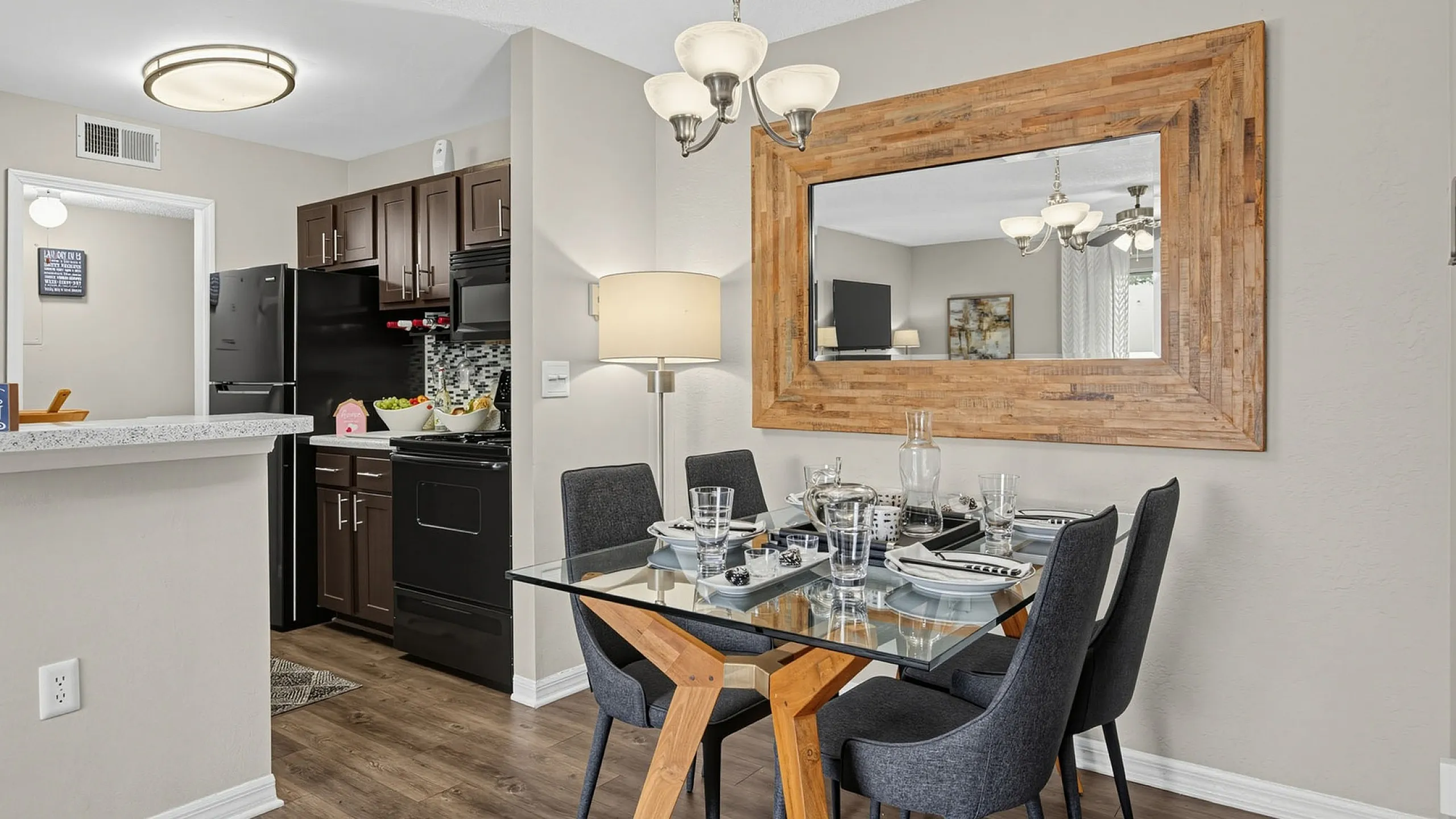Advenir at The Oaks - Dining Area
