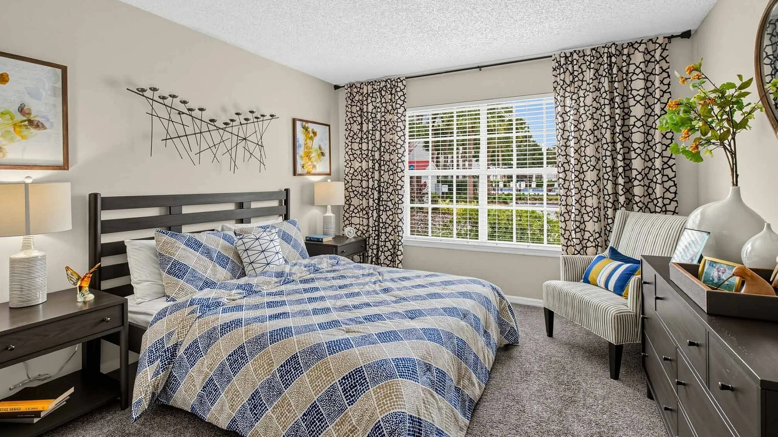 Advenir at The Oaks - Cozy Bedroom