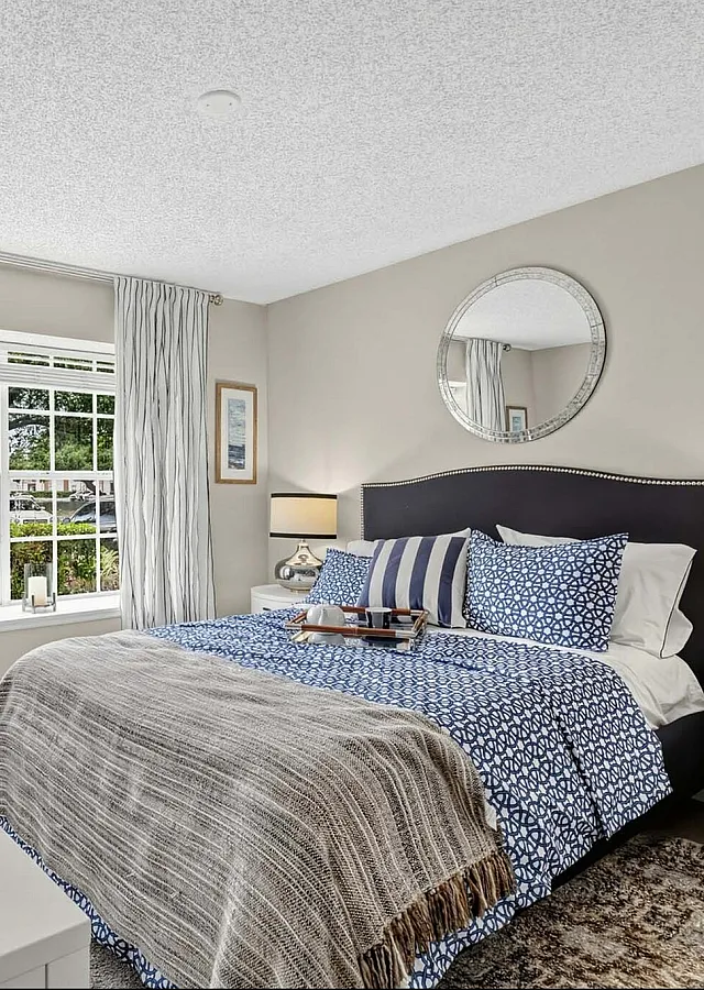 Advenir at The Oaks - Cozy Bedroom