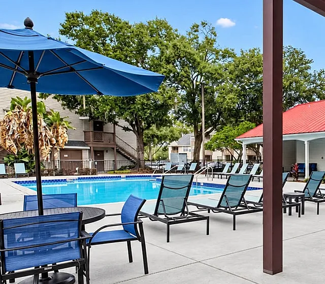 Advenir at The Oaks - Poolside Lounge