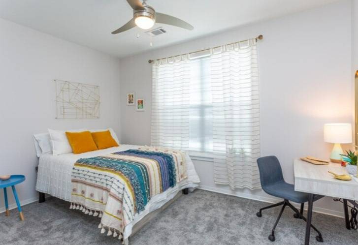 Traditional Bathroom | Paloma Raleigh Off-Campus Apartments Near NCSU