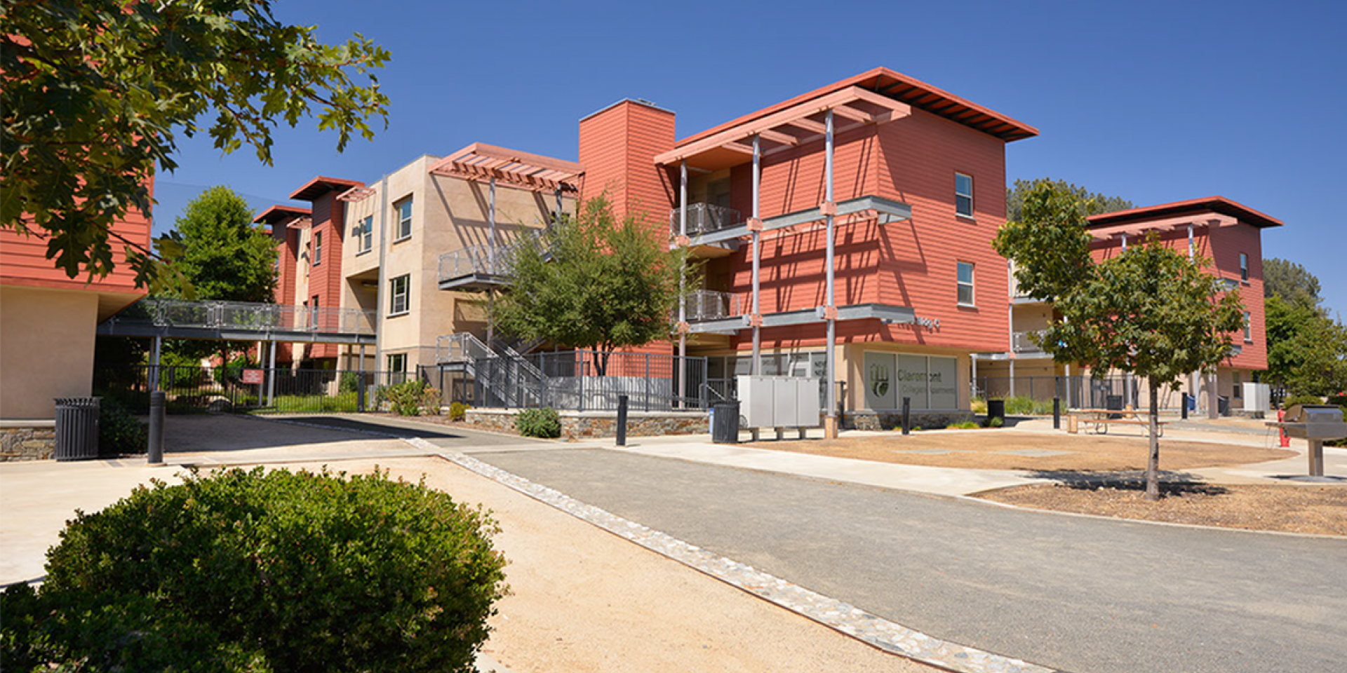 Claremont Collegiate | Off-Campus Claremont Apartments