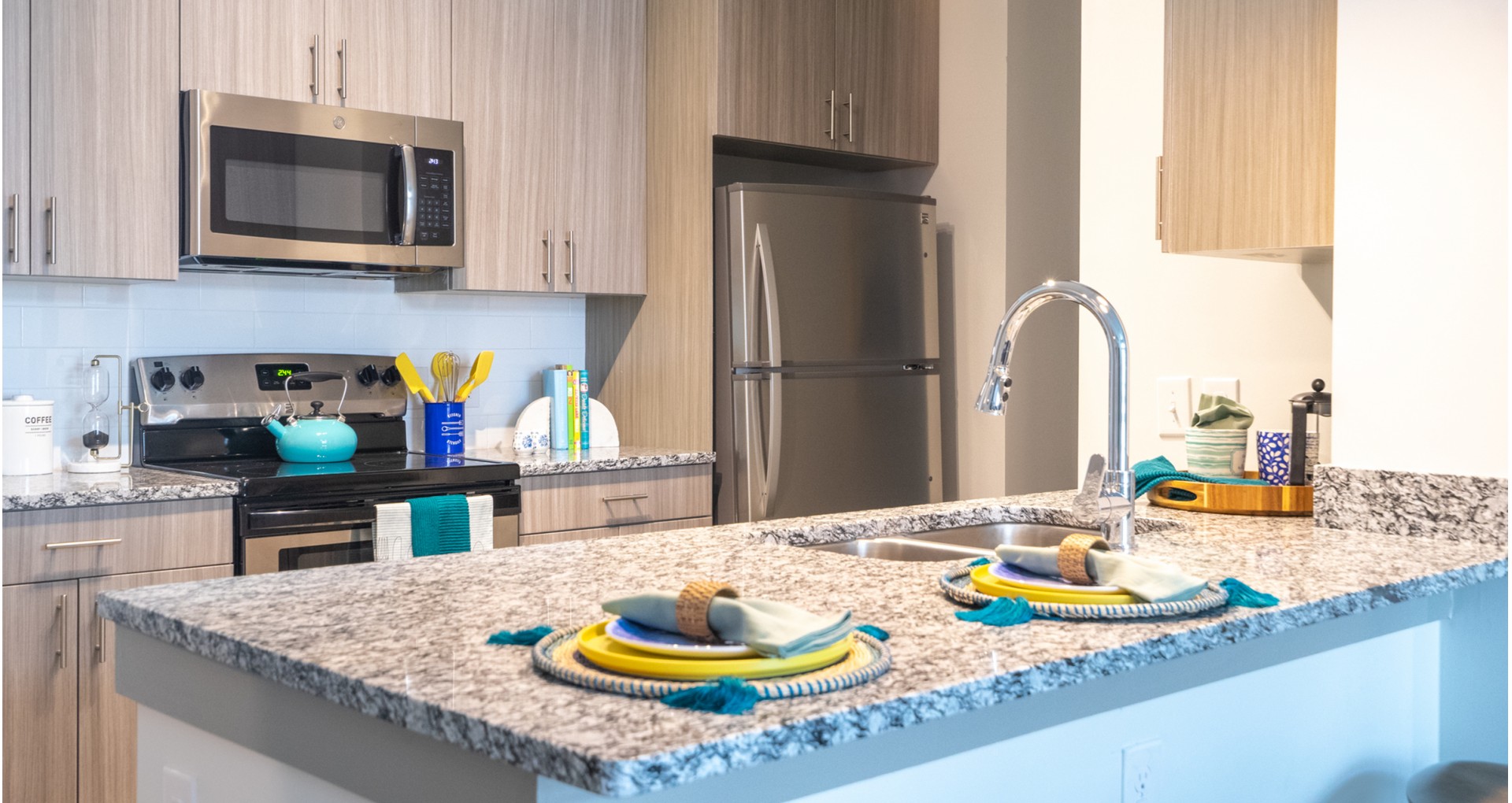 Kitchen | Paloma West Midtown Apartments