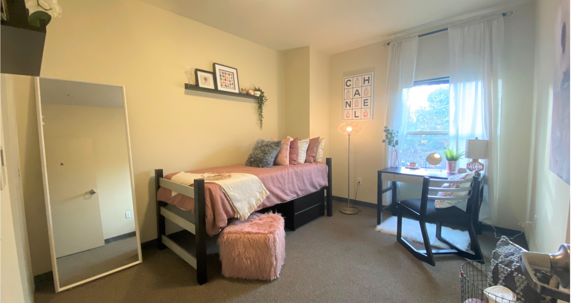 Comfortable Bedroom | Claremont Collegiate | Claremont, CA Student Apartments