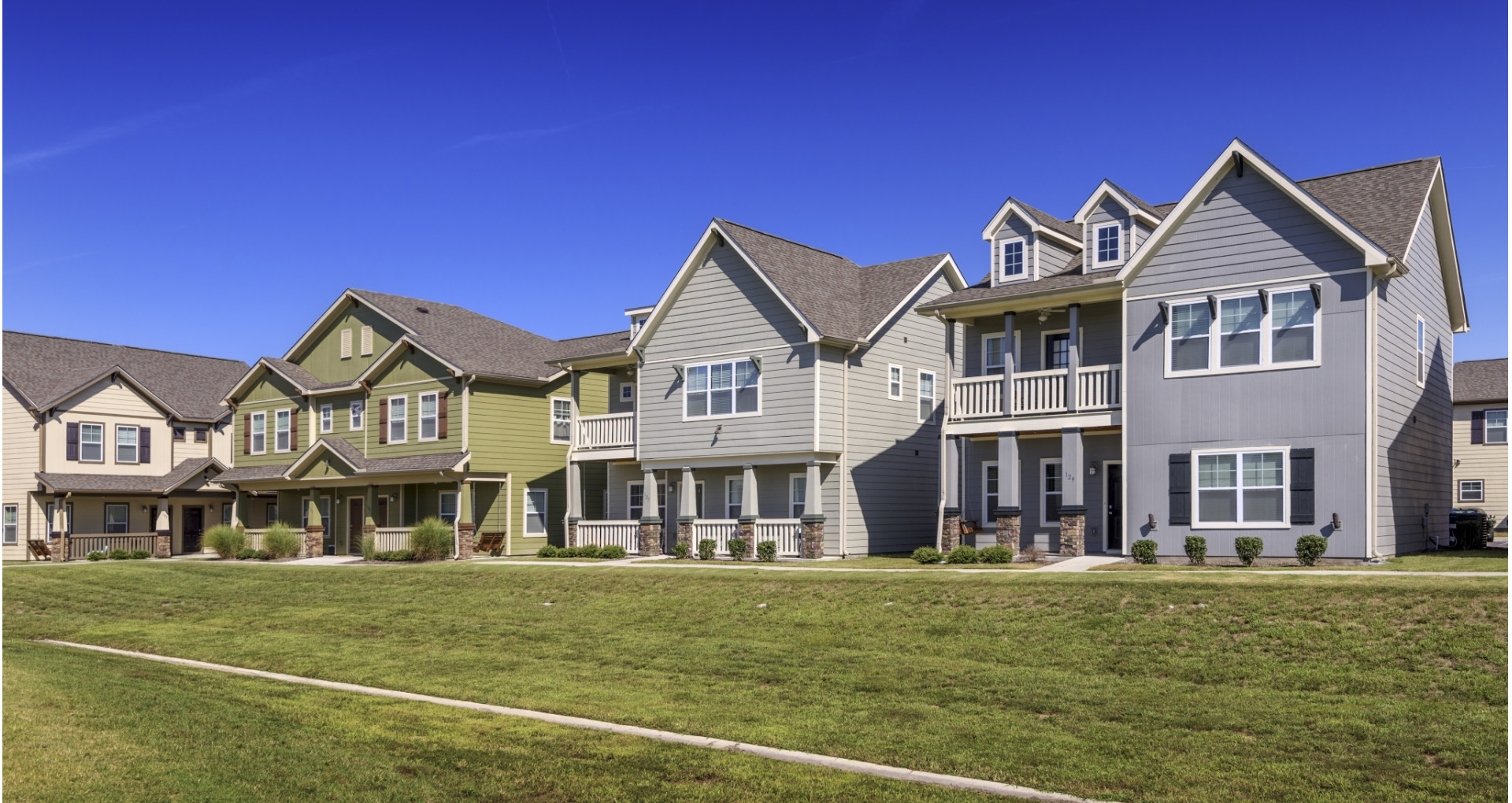 Exterior Cobalt Row | Murfreesboro Apartments