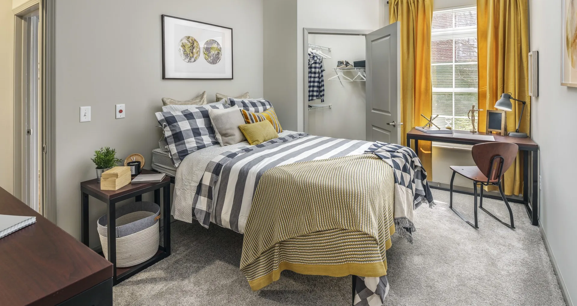 Bedroom | The Summit at Coates Run | Apartments in Athens, OH