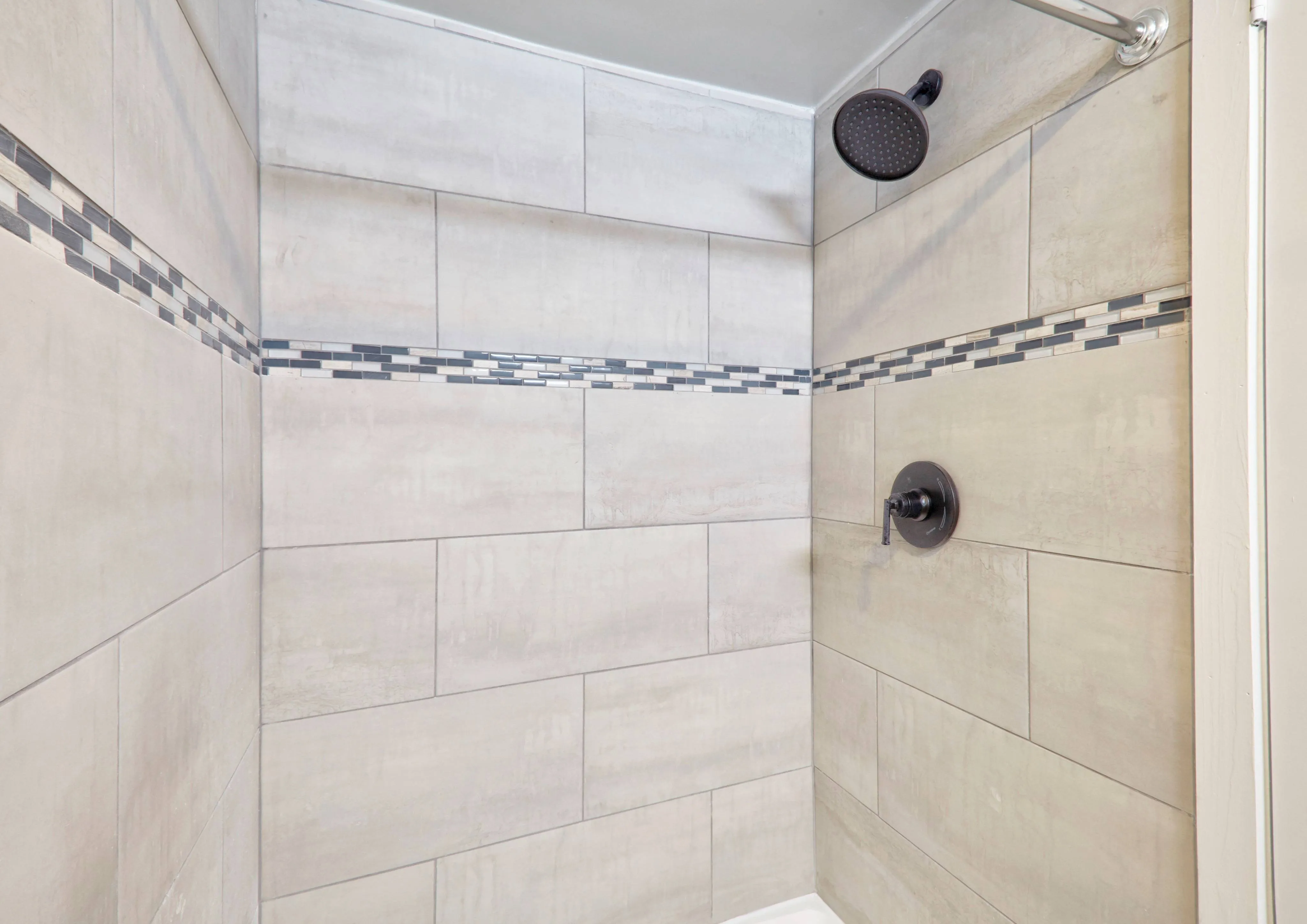 Newly Renovated Tub/Shower