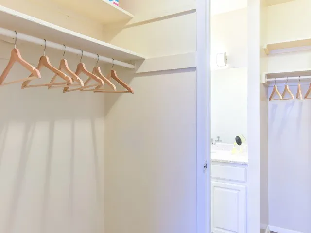 Walk In Closets (Select Units)