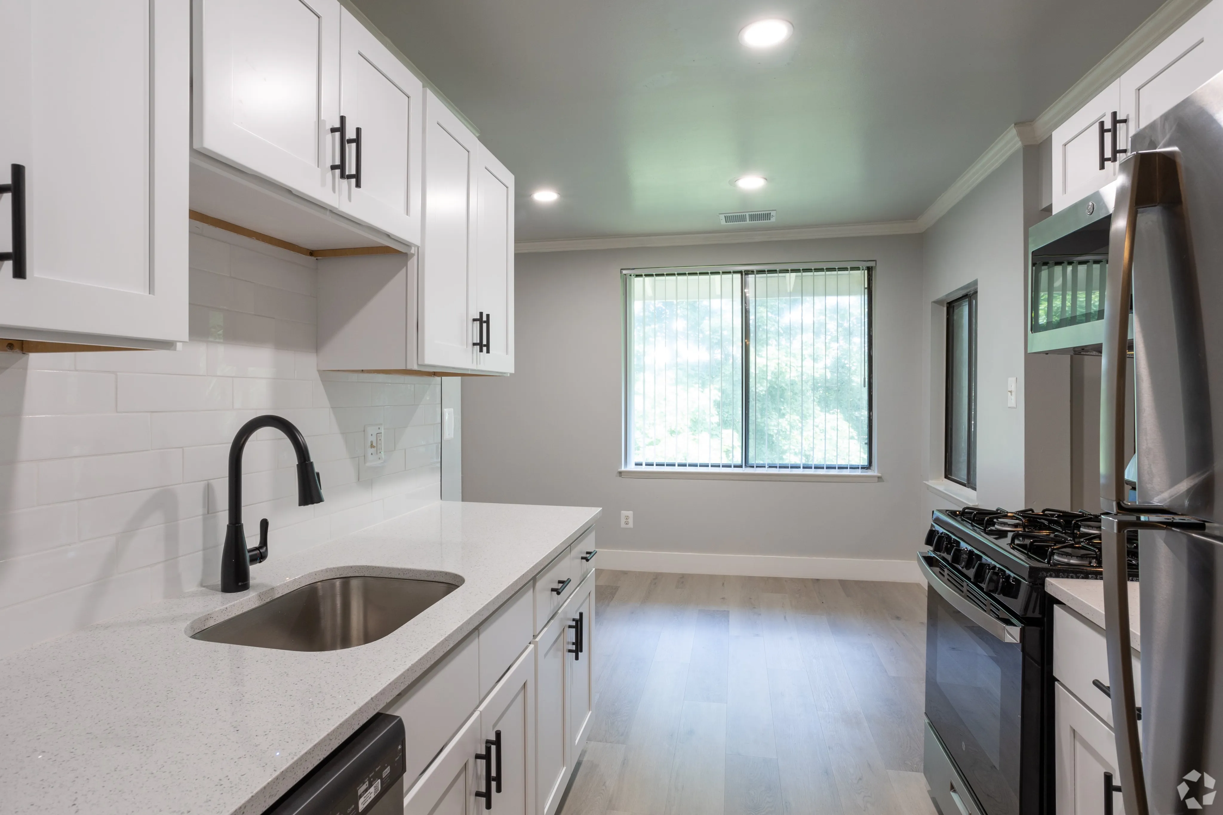 Stone Countertops/Recess Lighting