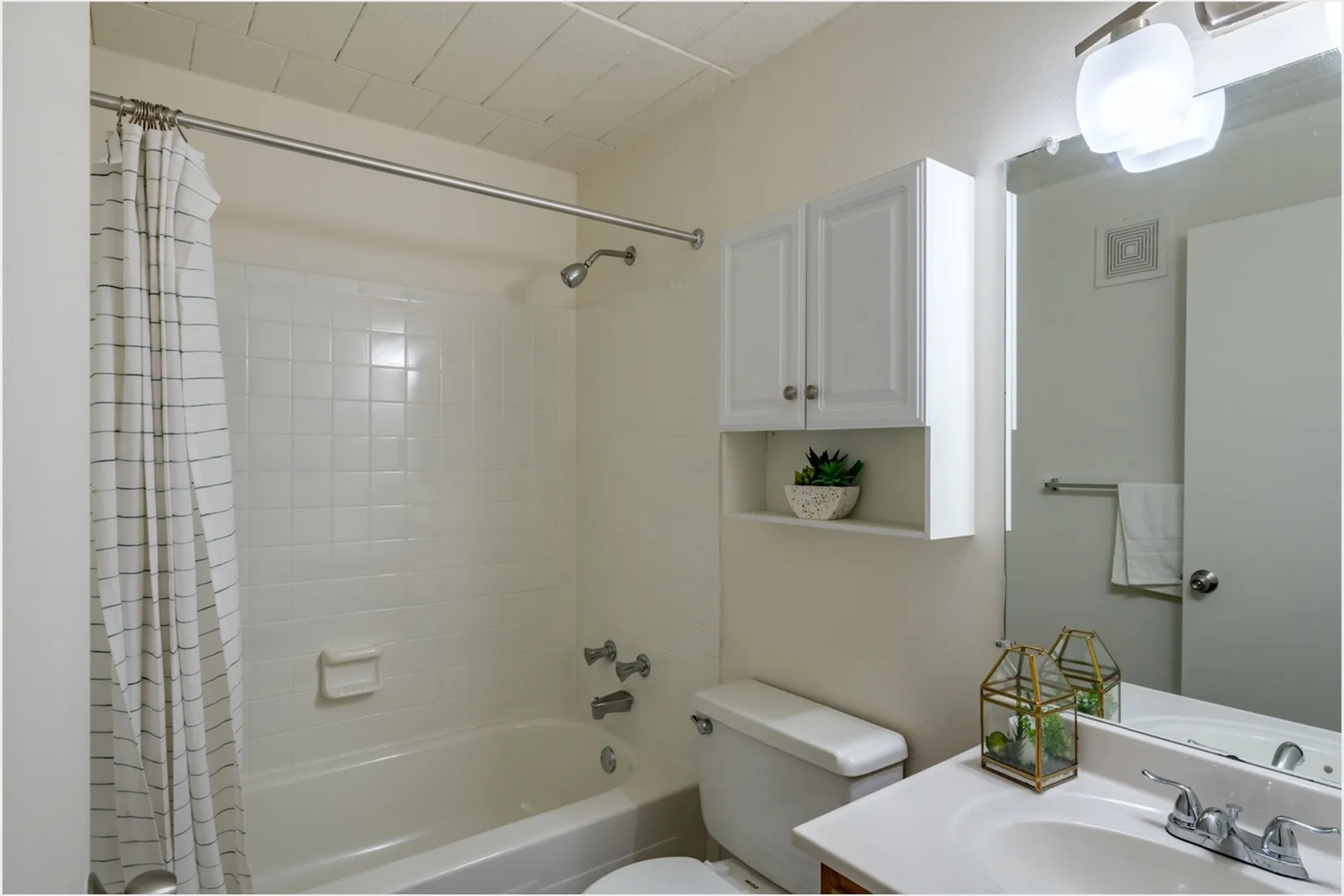 1 BR, 1 BA - Remodeled Bathroom