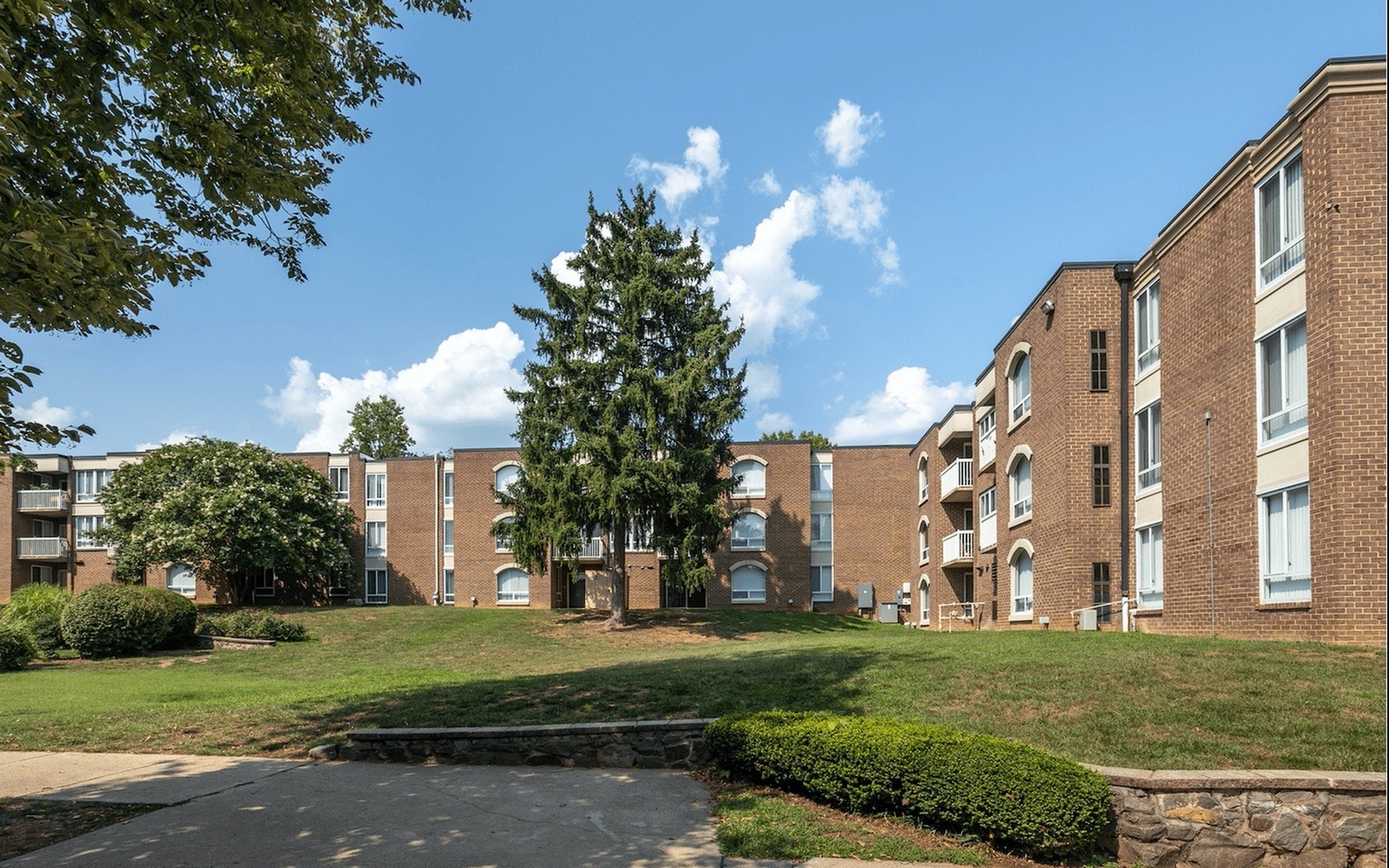 Plenty of Outside Green Space to Enjoy!