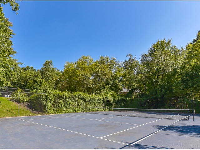 Image of Tennis Court for Hampshire Tower Apartments