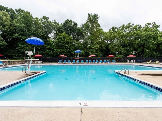 Image of Swimming Pool for Hampshire Tower Apartments