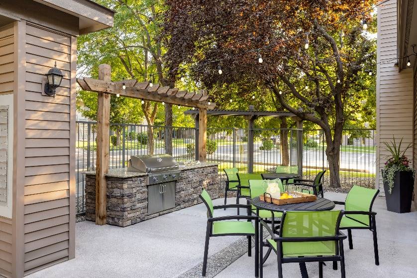 Community BBQ Grills | Apartments In Kennewick Wa For Rent | Crosspointe Apartments