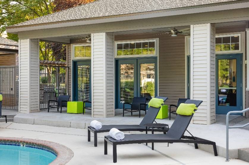 Elegant Resident Pool Area | Apartments In Kennewick Washington | Crosspointe Apartments